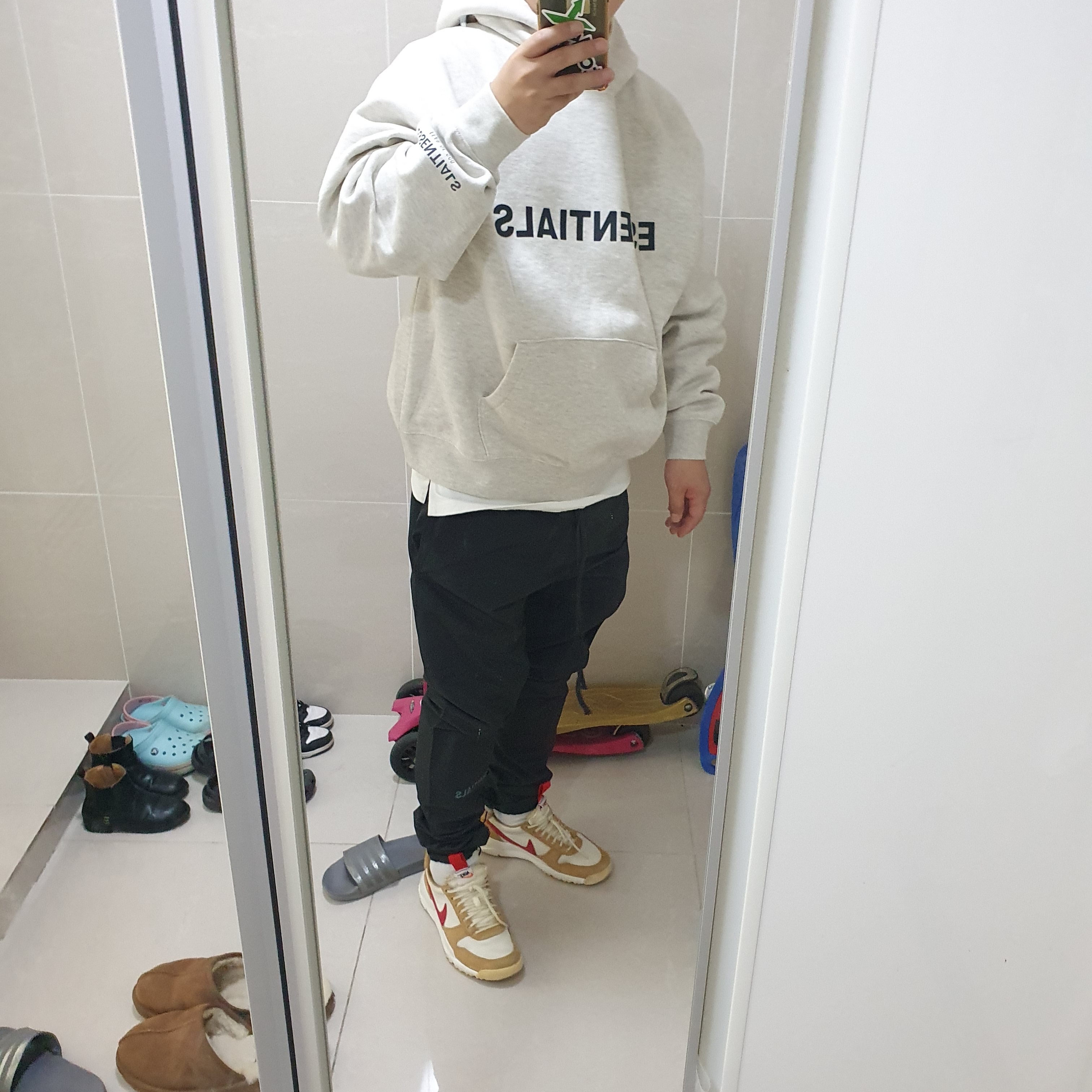 Nike x Tom Sachs Mars Yard Shoe 2.0 Space Camp, Essentials Track Pants Black - 20FW 착용 스타일