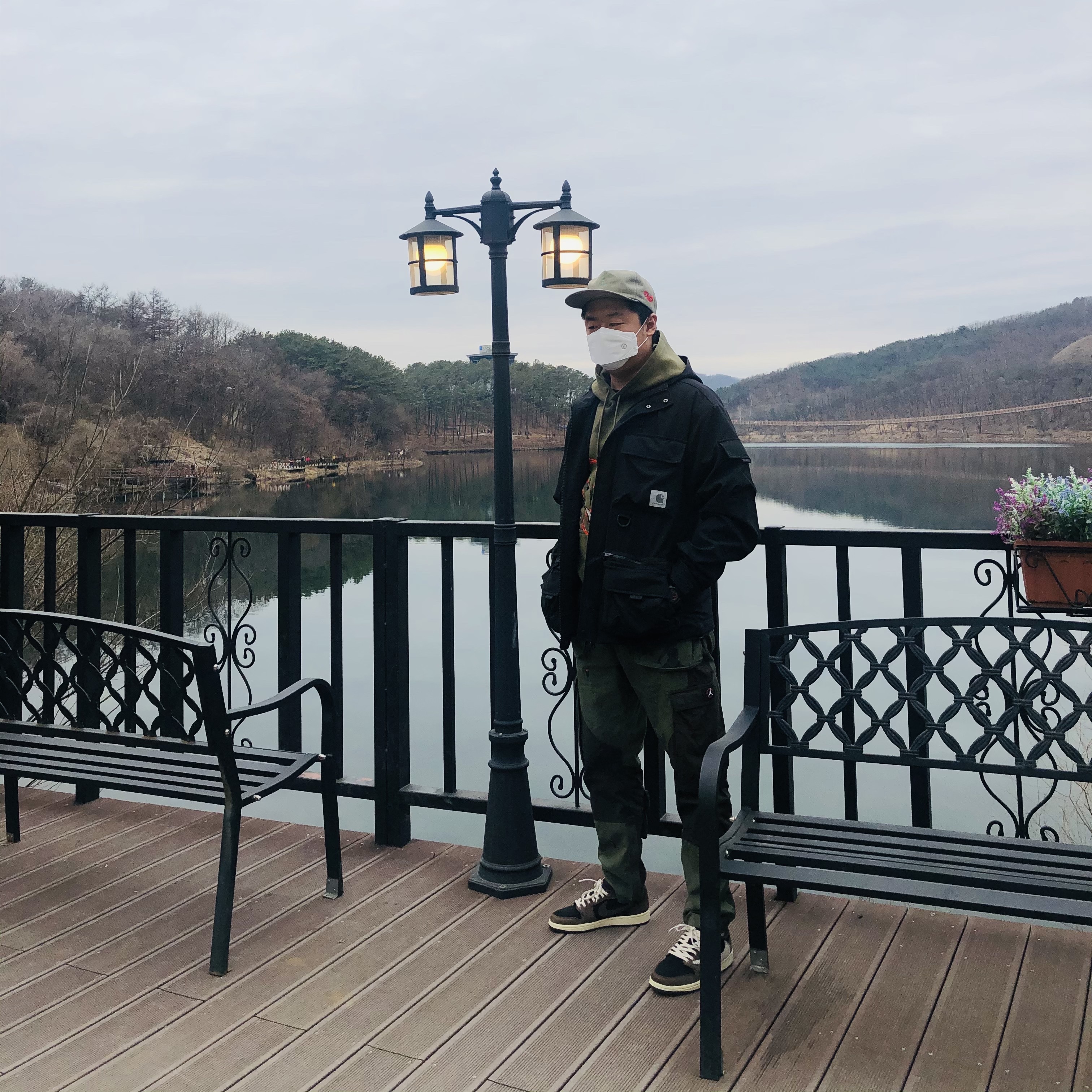 Jordan 1 x Travis Scott Retro Low OG SP Mocha, Jordan x Travis Scott Cargo Pants Olive 착용 스타일