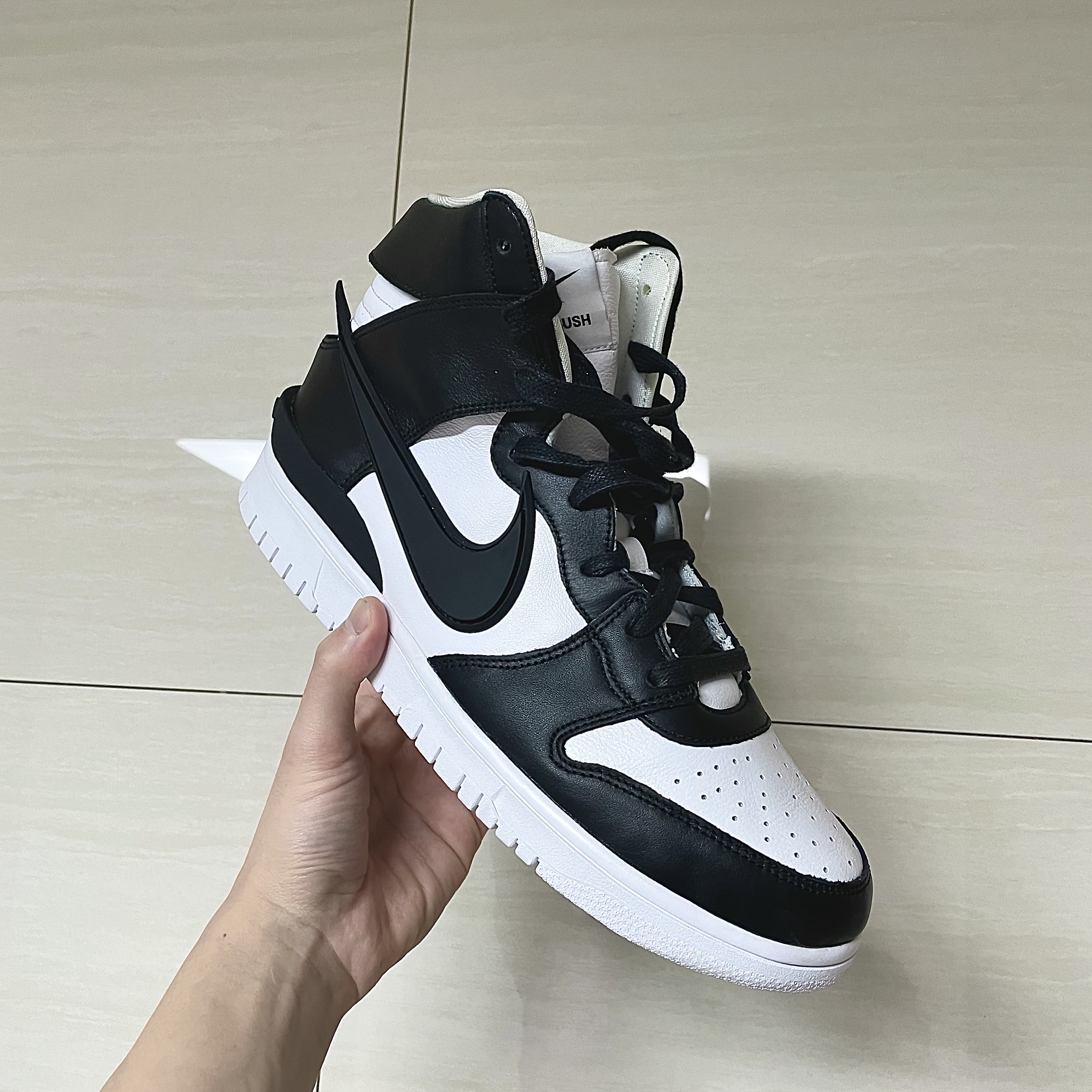 Nike x Ambush Dunk High Black 착용 스타일 - 2