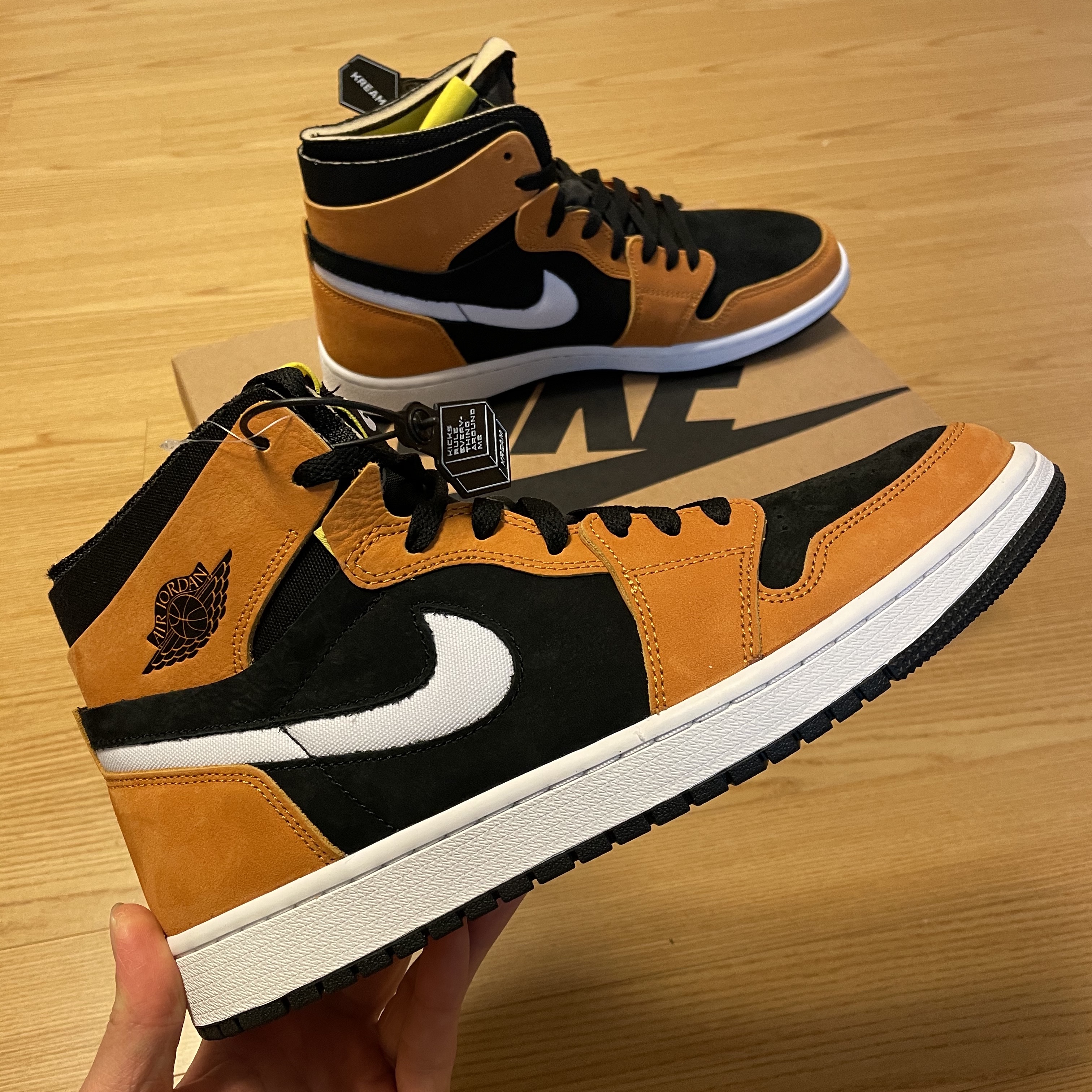 Jordan 1 Zoom Air CMFT Monarch Orange 착용 스타일 - 1
