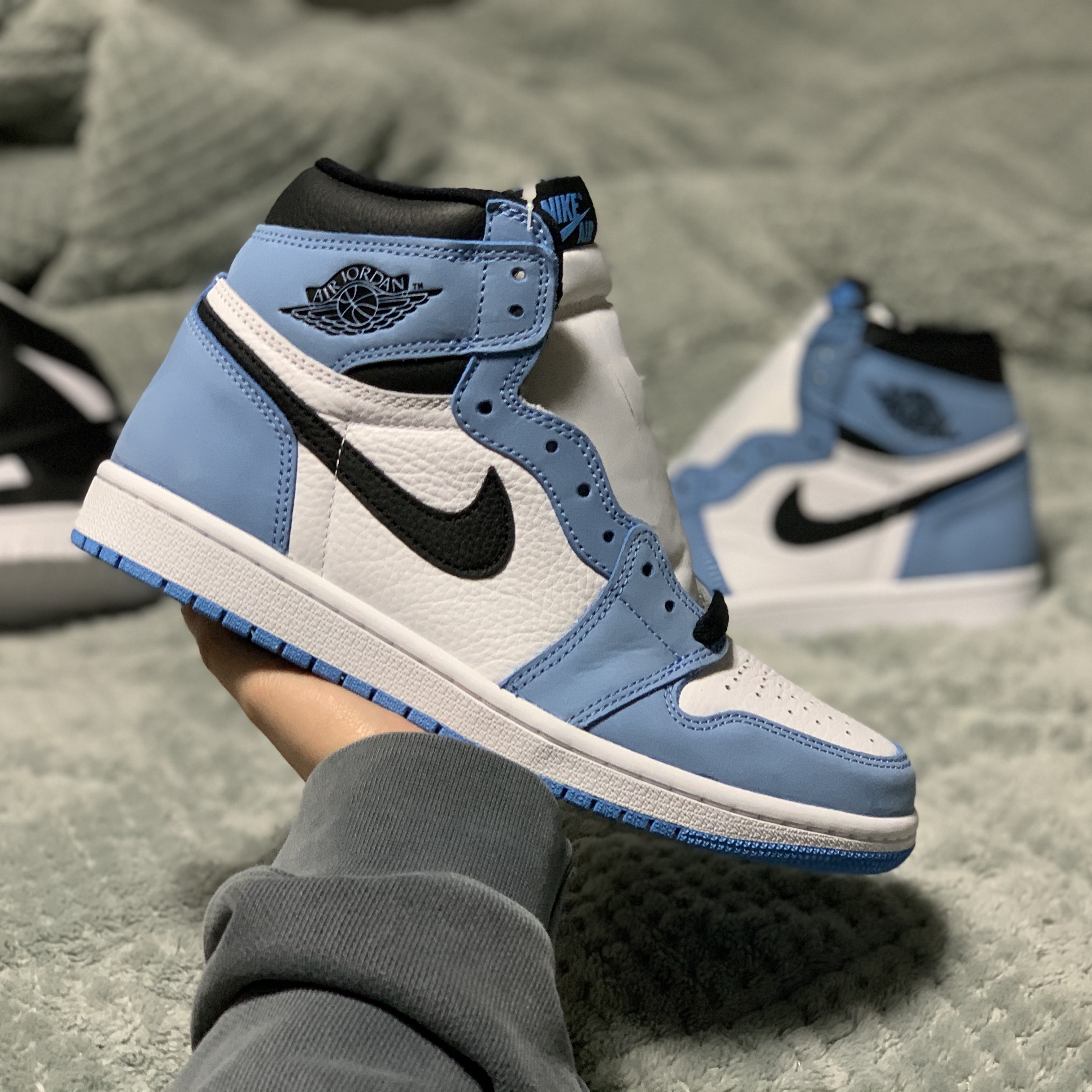 Jordan 1 Retro High OG University Blue 착용 스타일