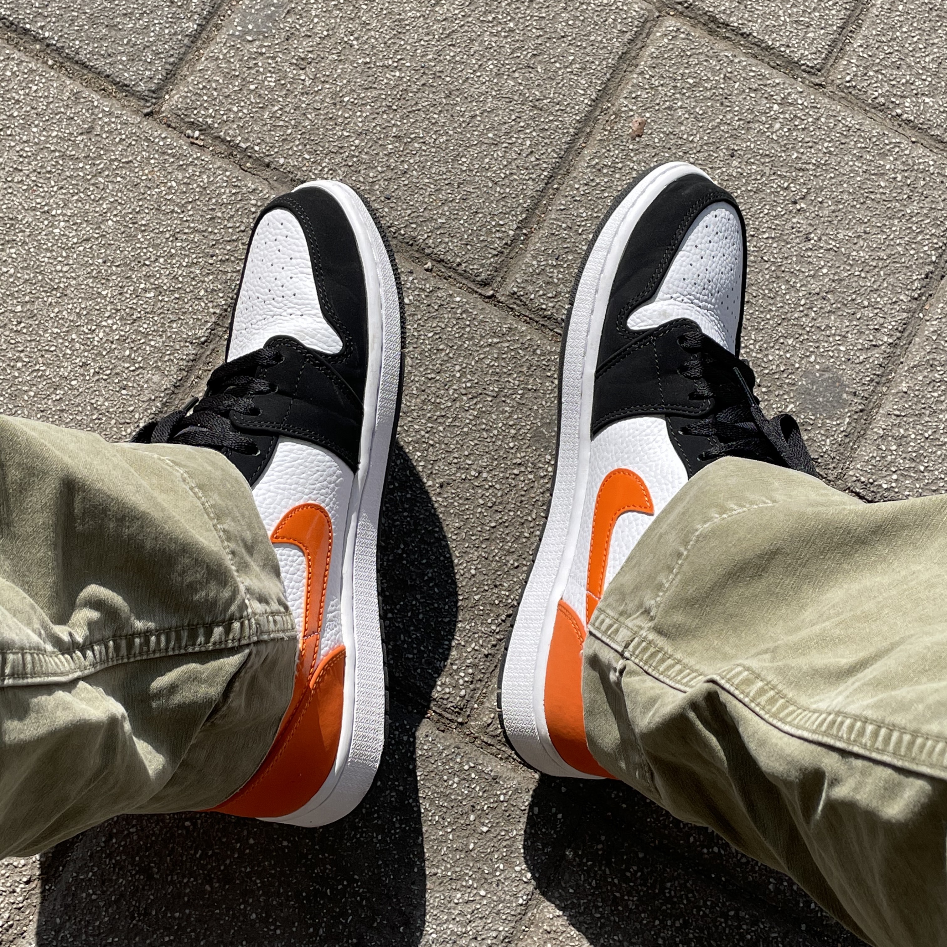Jordan 1 Mid Shattered Backboard 착용 스타일