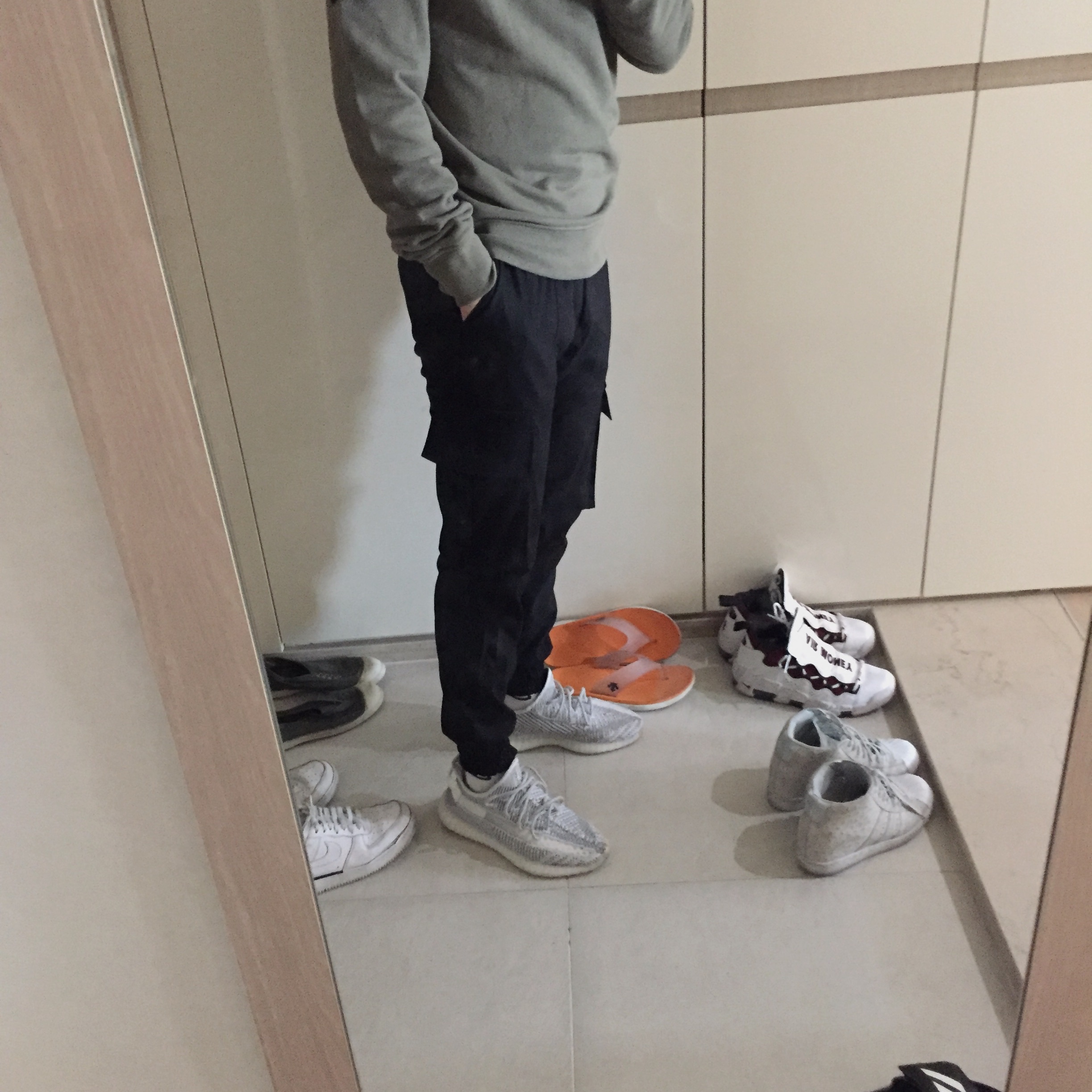 Adidas Yeezy Boost 350 V2 Static - Non-Reflective 2018 착용 스타일