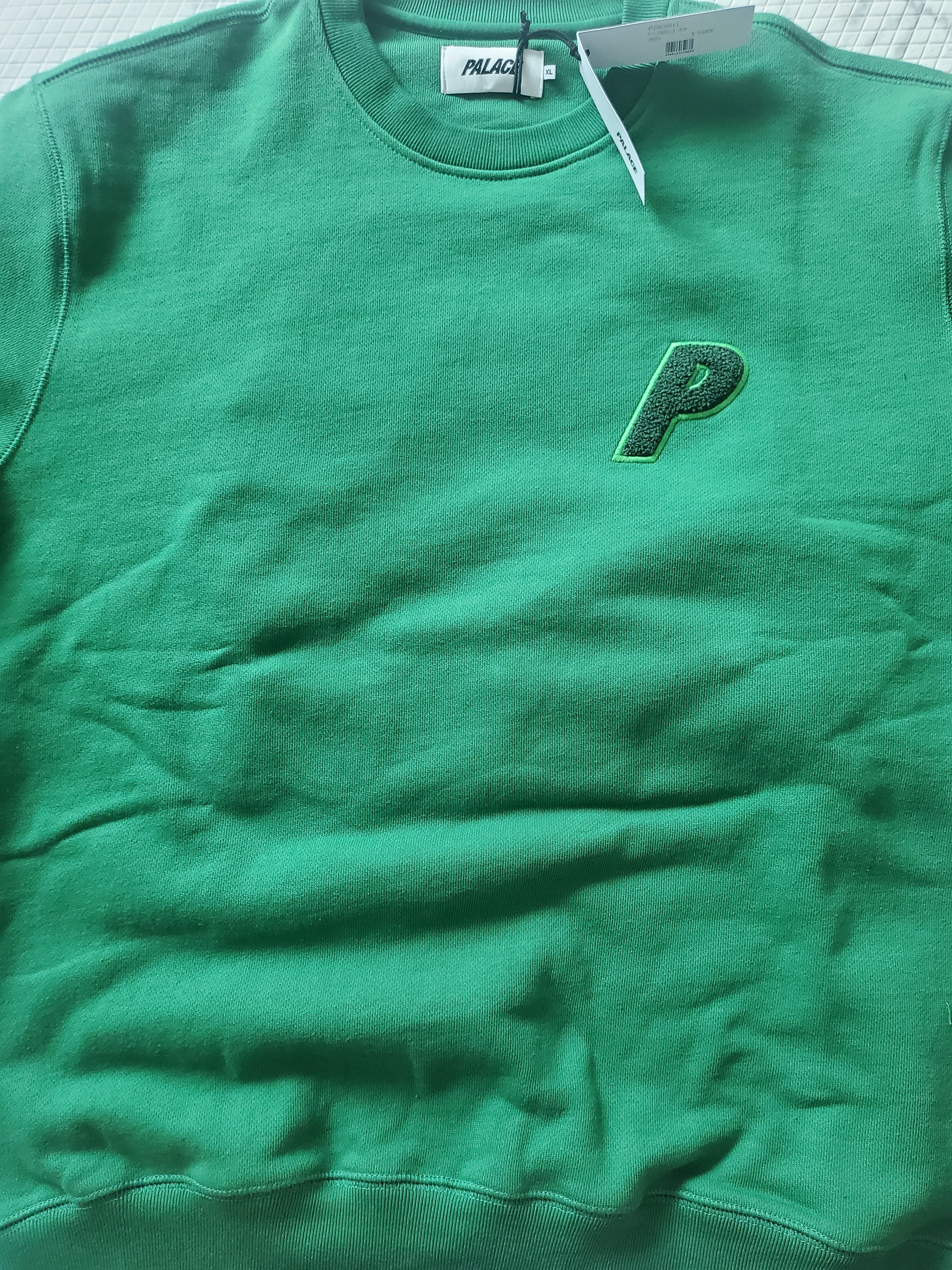 Palace P-3 Chenille Crew Green - 21SS 착용 스타일 - 1