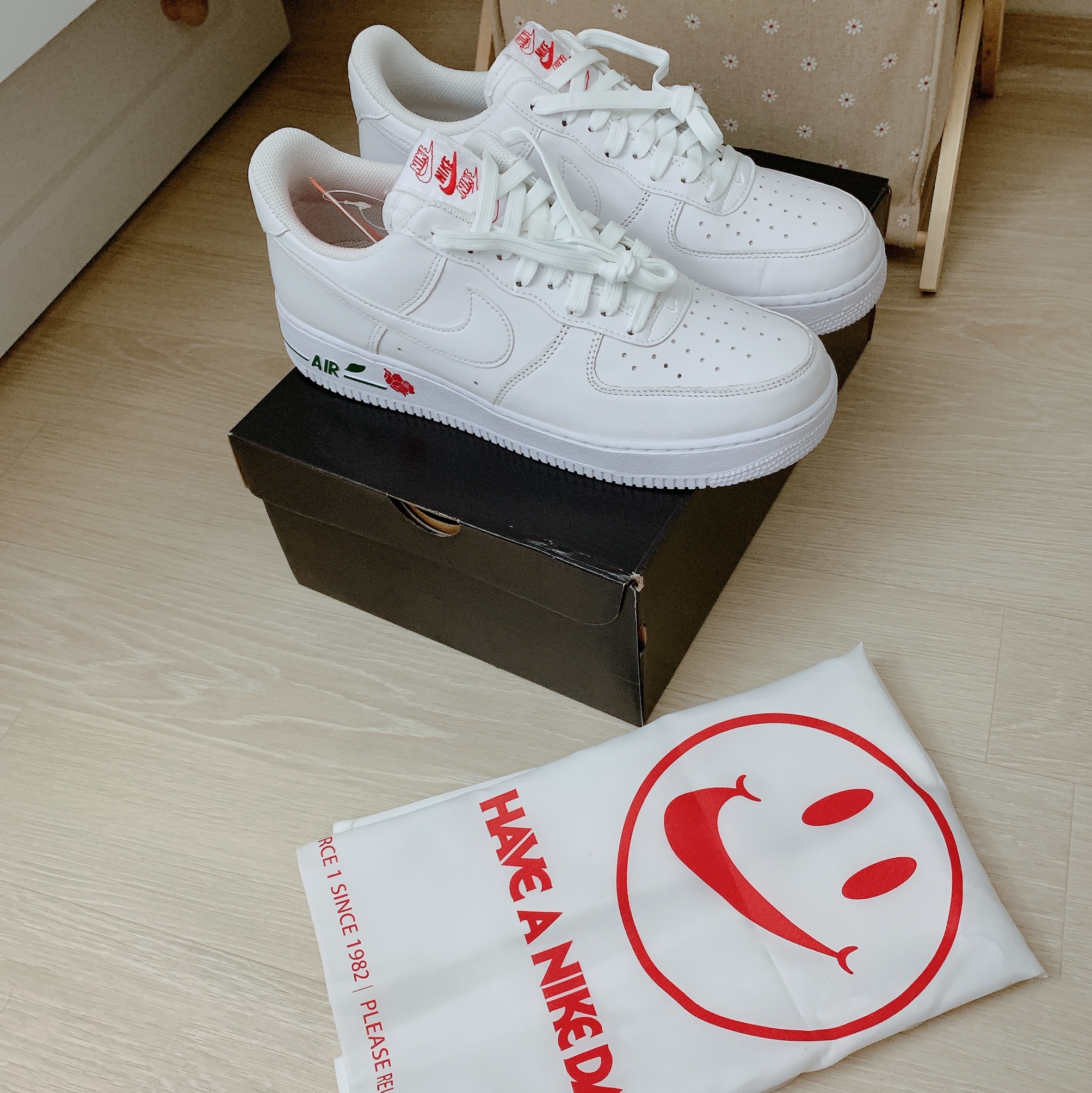 Nike Air Force 1 '07 LX White Bag 착용 스타일