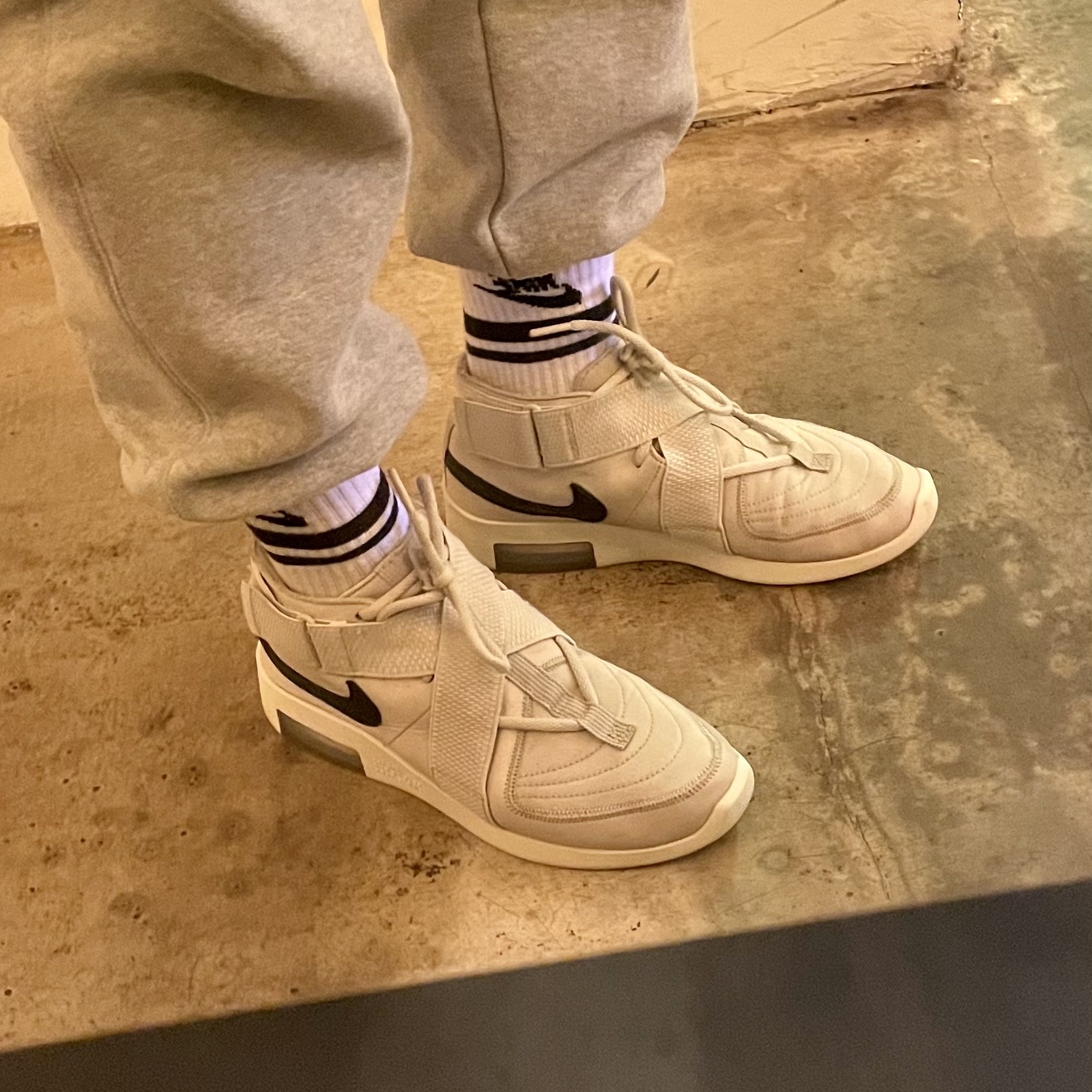Nike x Stussy NRG BR Fleece Pants Grey, Nike x Fear of God Air Fear of God Raid Light Bone 착용 스타일