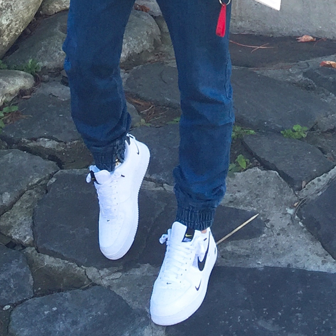 Nike Air Force 1 Low Utility White Black 착용 스타일 - 2