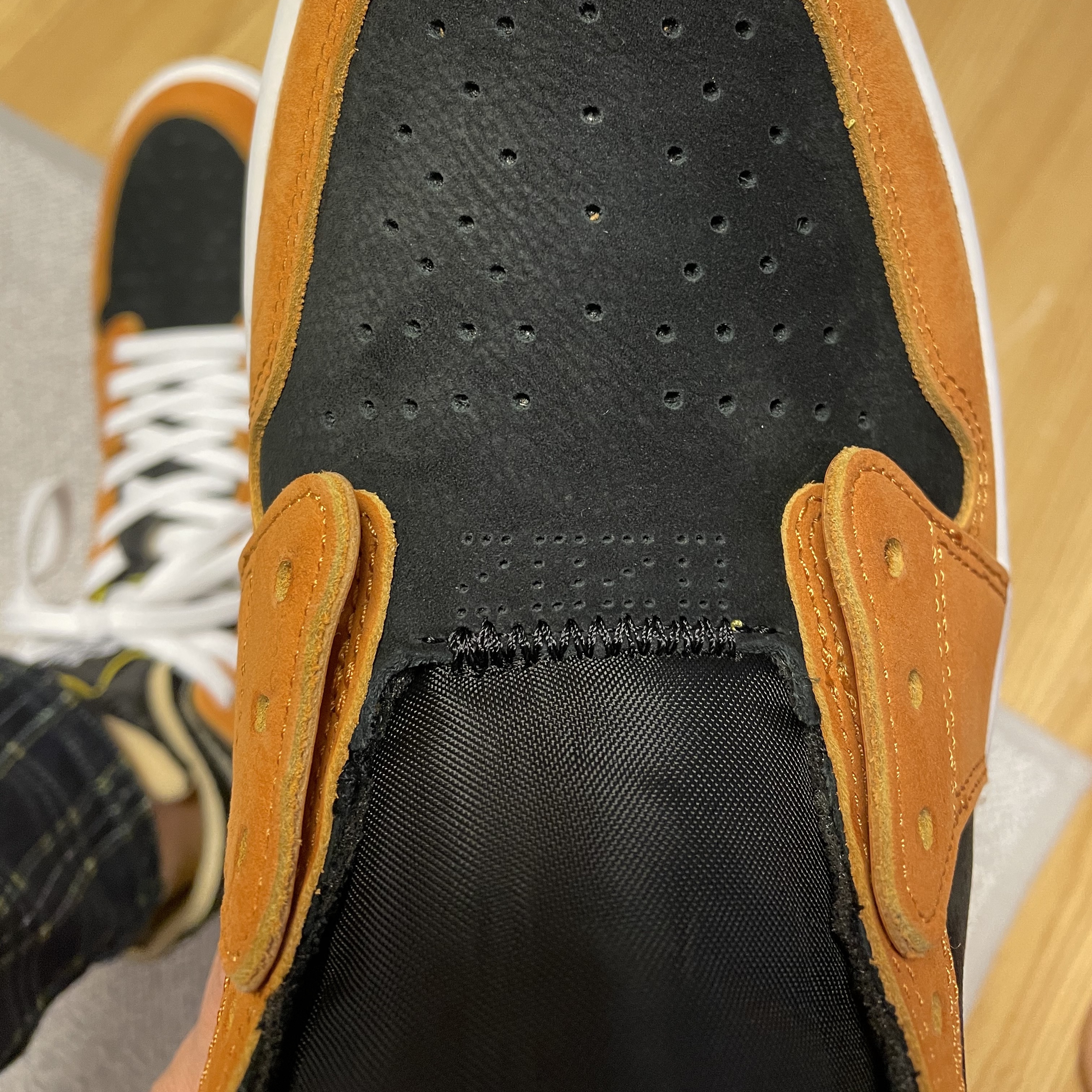 Jordan 1 Zoom Air CMFT Monarch Orange 착용 스타일 - 3