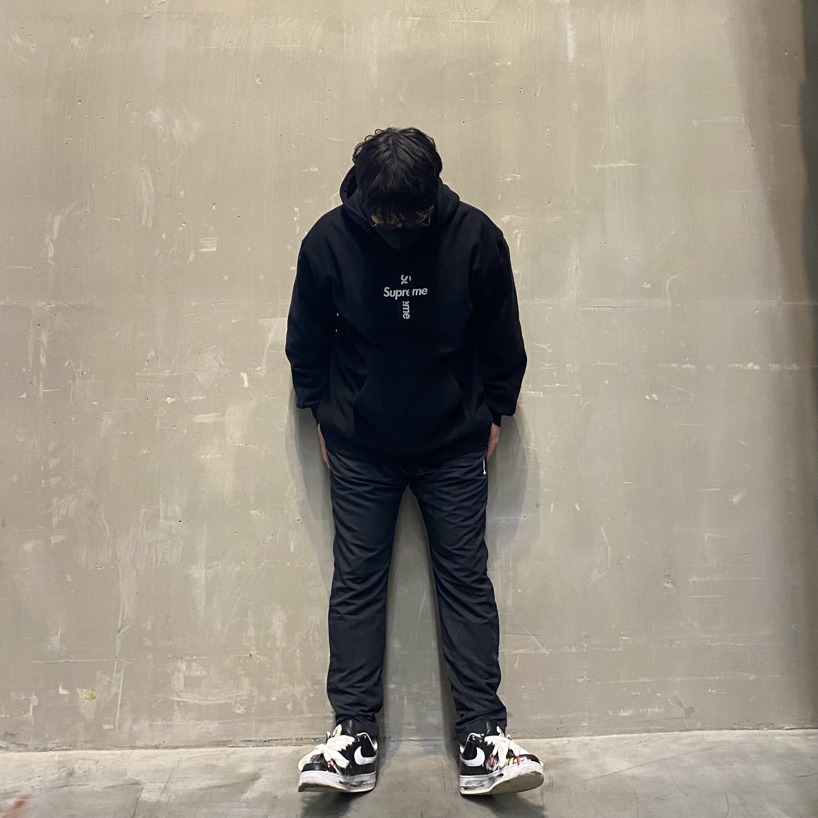 Supreme Cross Box Logo Hooded Sweatshirt Black - 20FW, Nike x Fear of God Warm Up Pants Off Noir 착용 스타일