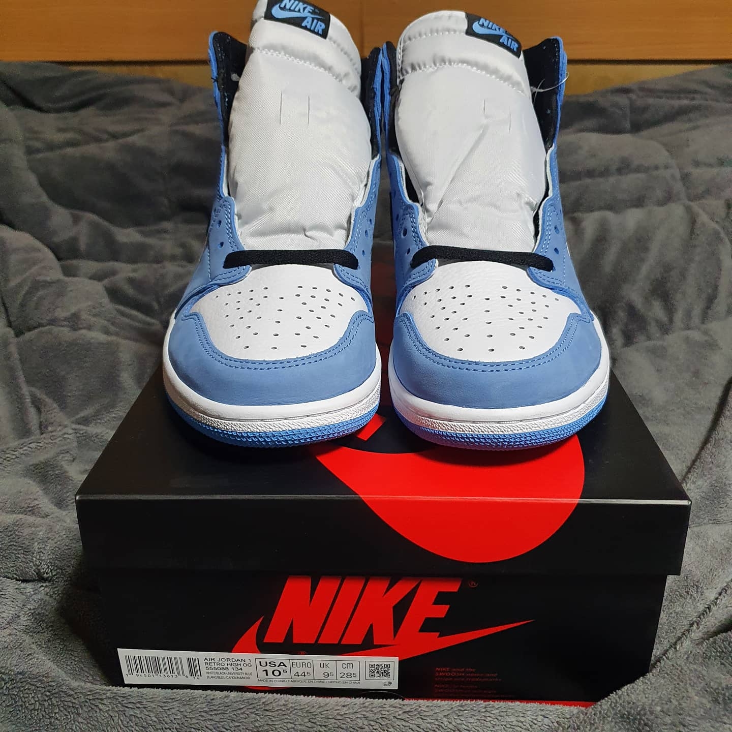 Jordan 1 Retro High OG University Blue 착용 스타일 - 2