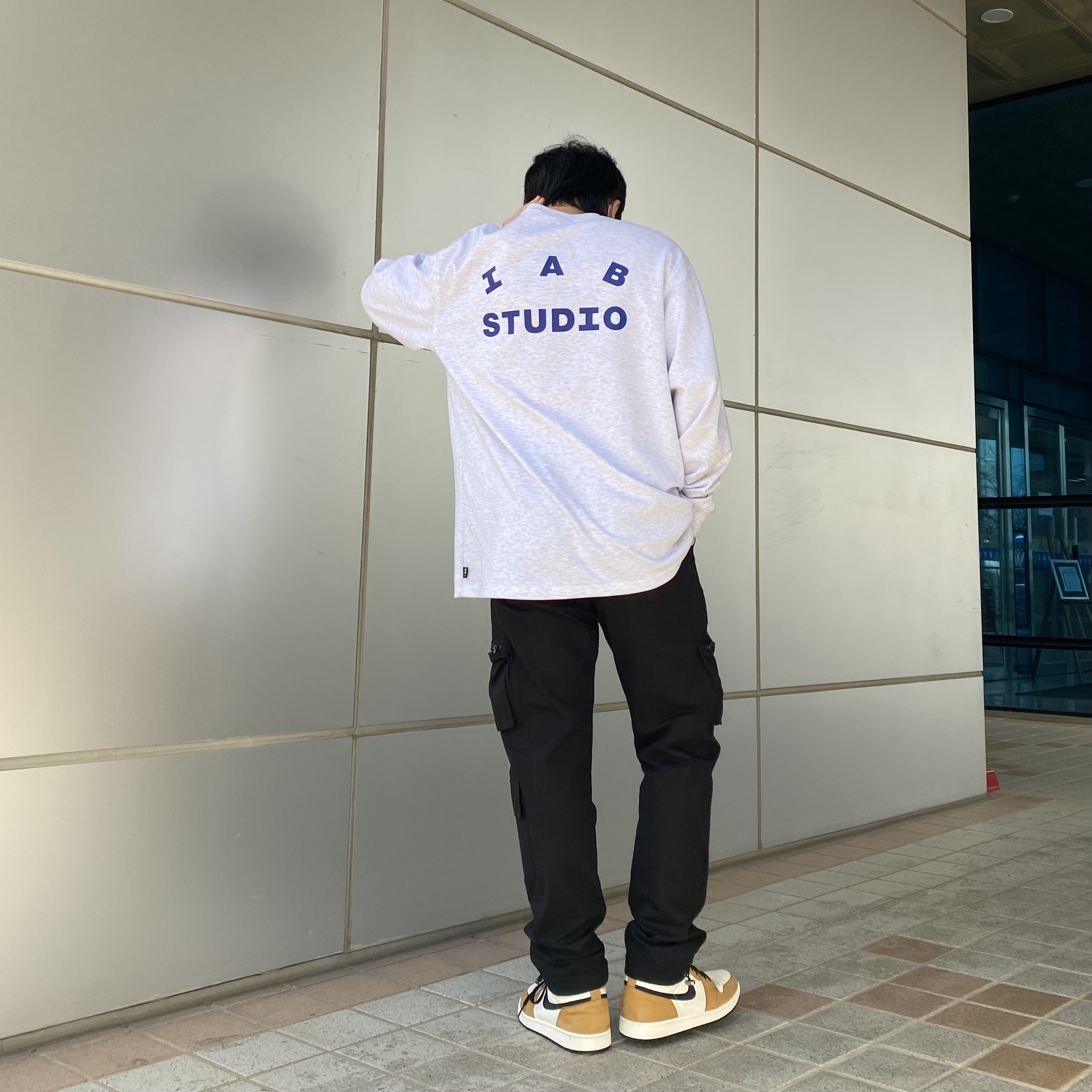 Jordan 1 Retro High Rookie of the Year, IAB Studio Long Sleeve Light Gray 착용 스타일