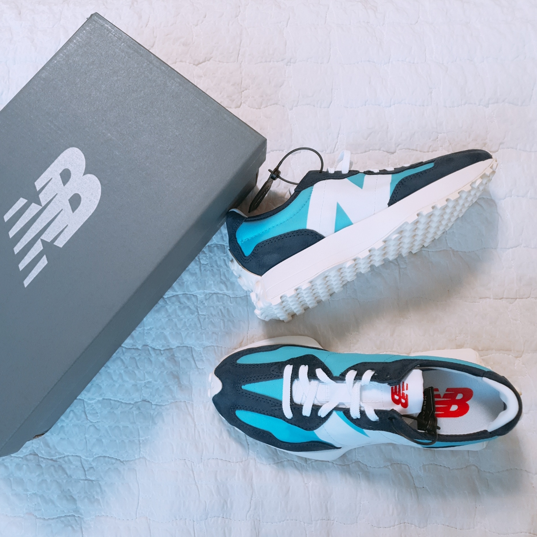 (W) New Balance 327 Wax Blue 착용 스타일 - 2