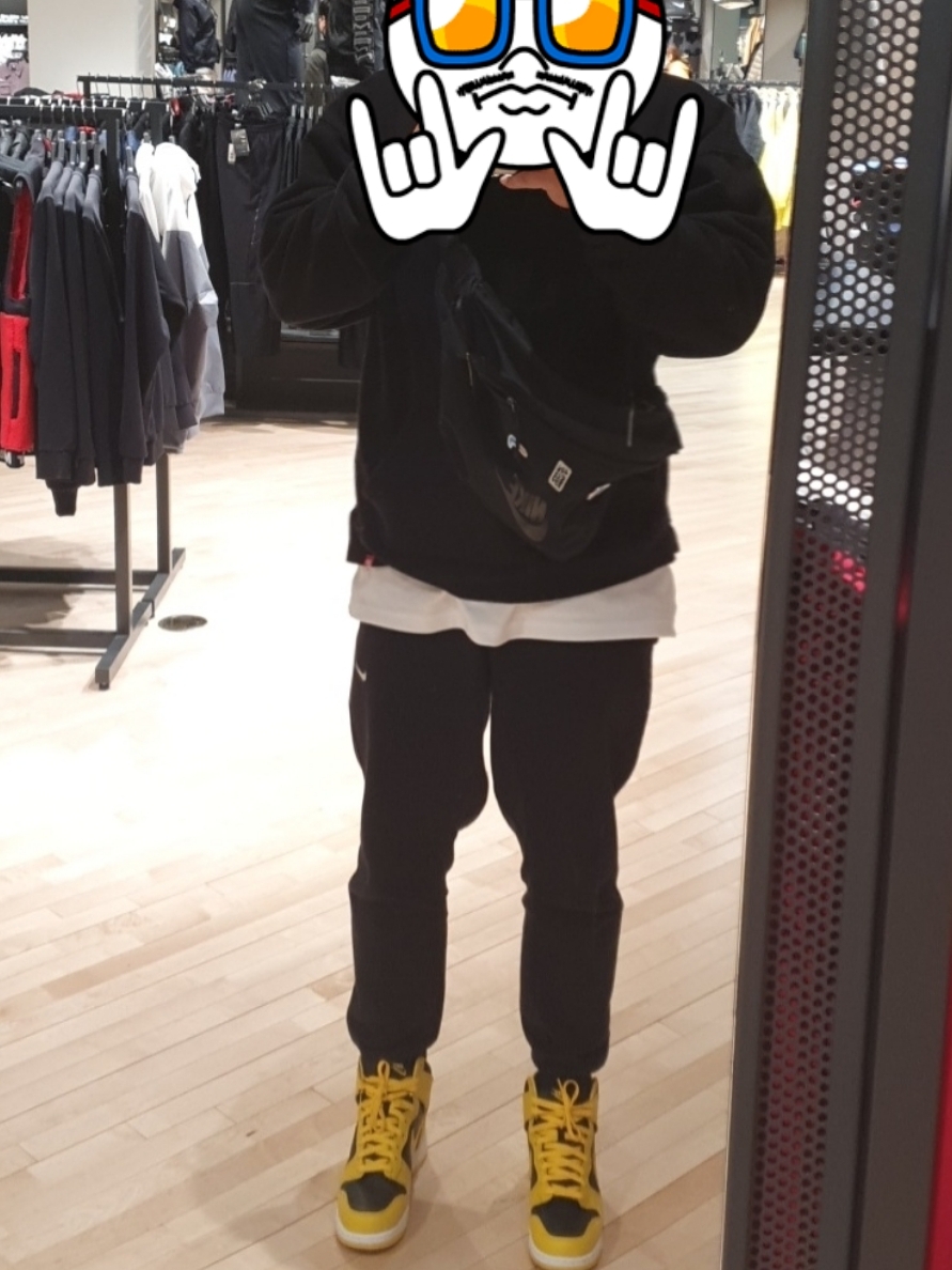Nike Dunk High SP Varsity Maize 착용 스타일