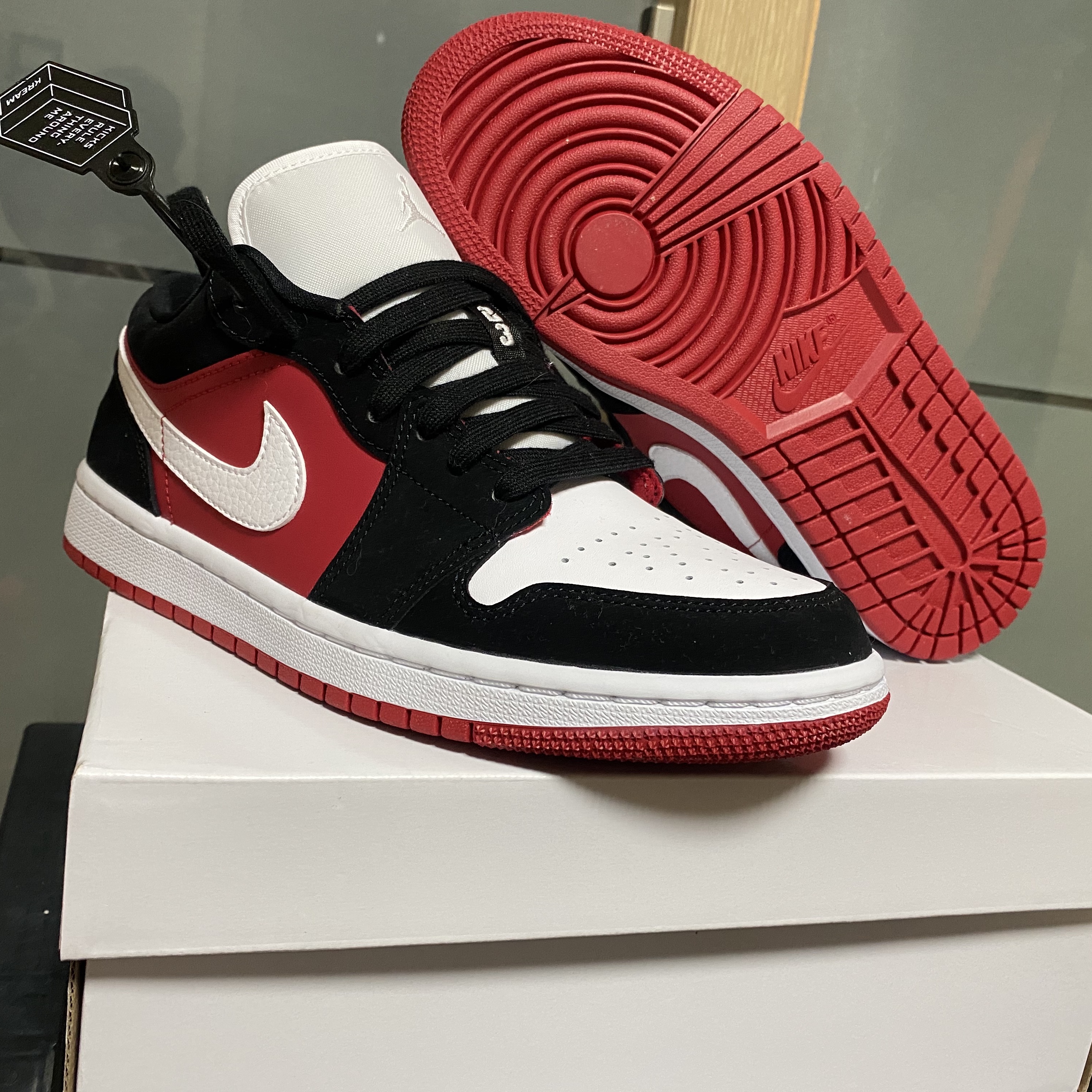 (W) Jordan 1 Low Gym Red Black White 착용 스타일