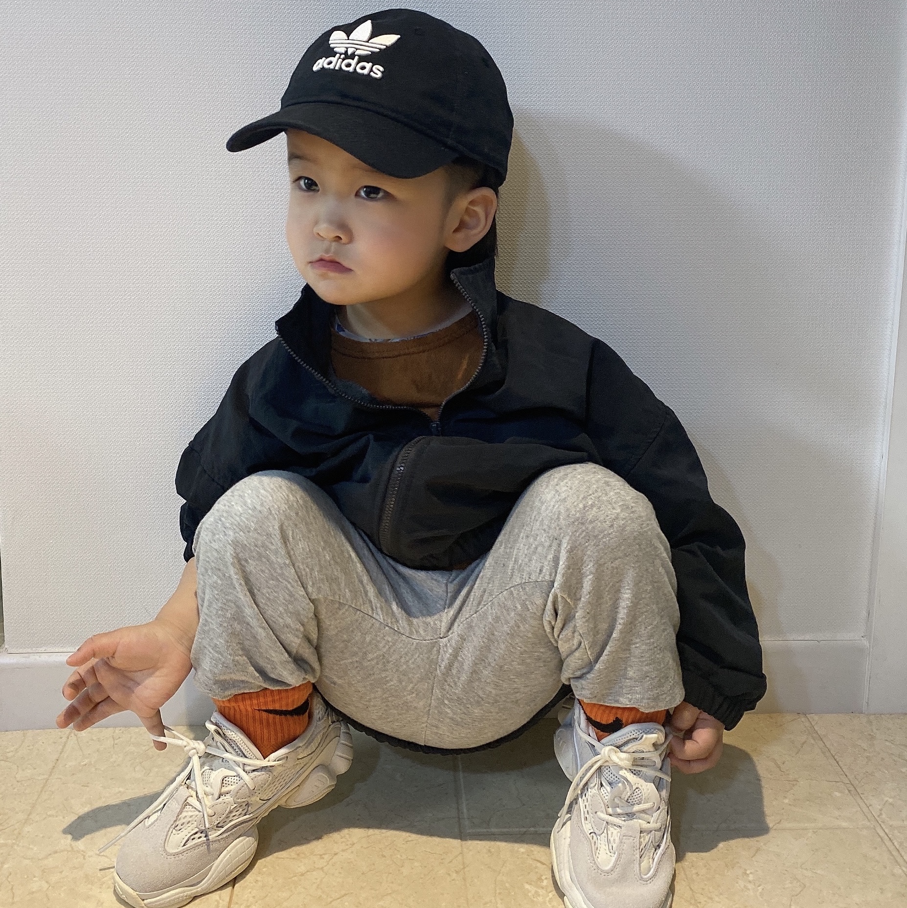 (Infant) Adidas Yeezy 500 Bone White 착용 스타일 - 1