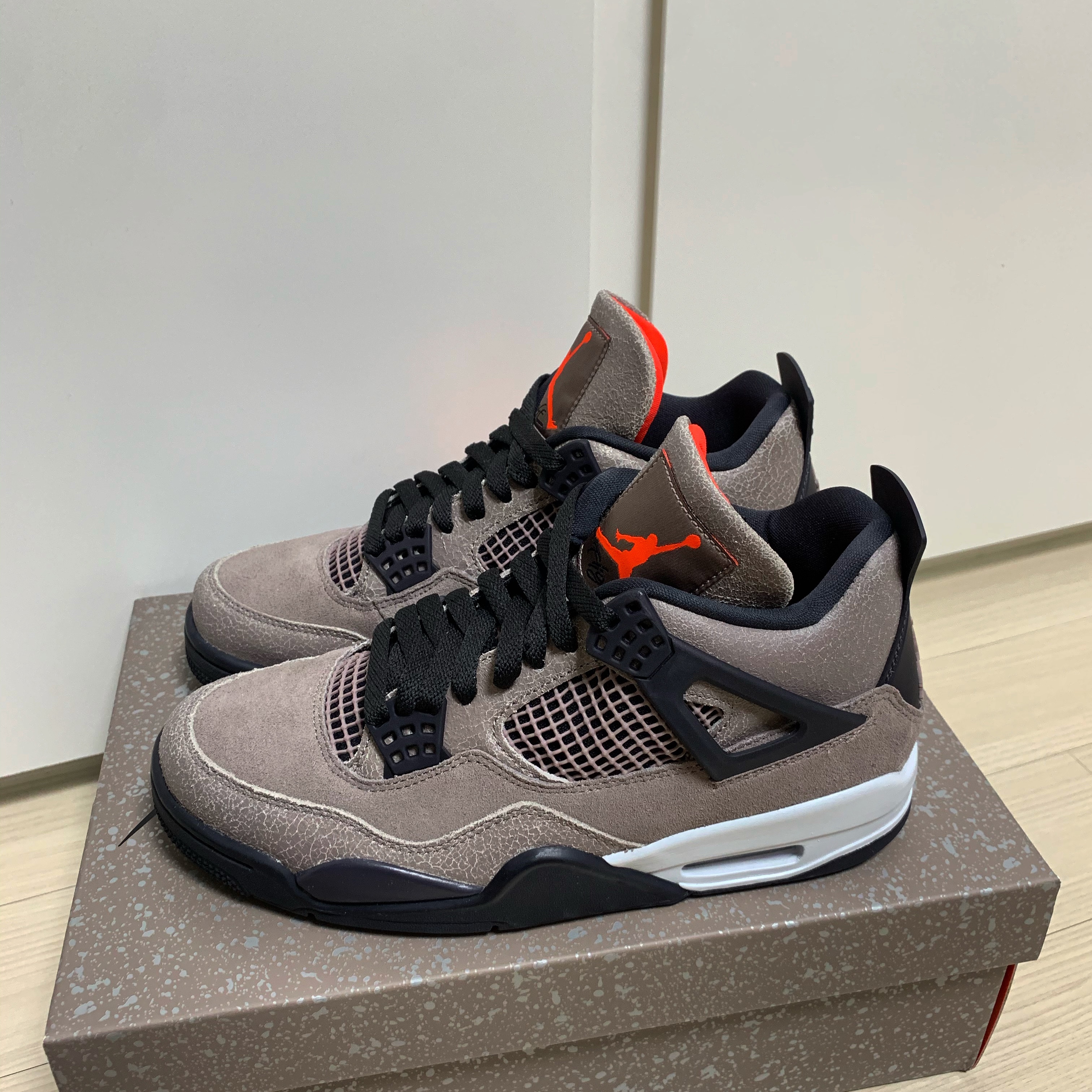 Jordan 4 Retro Taupe Haze 착용 스타일