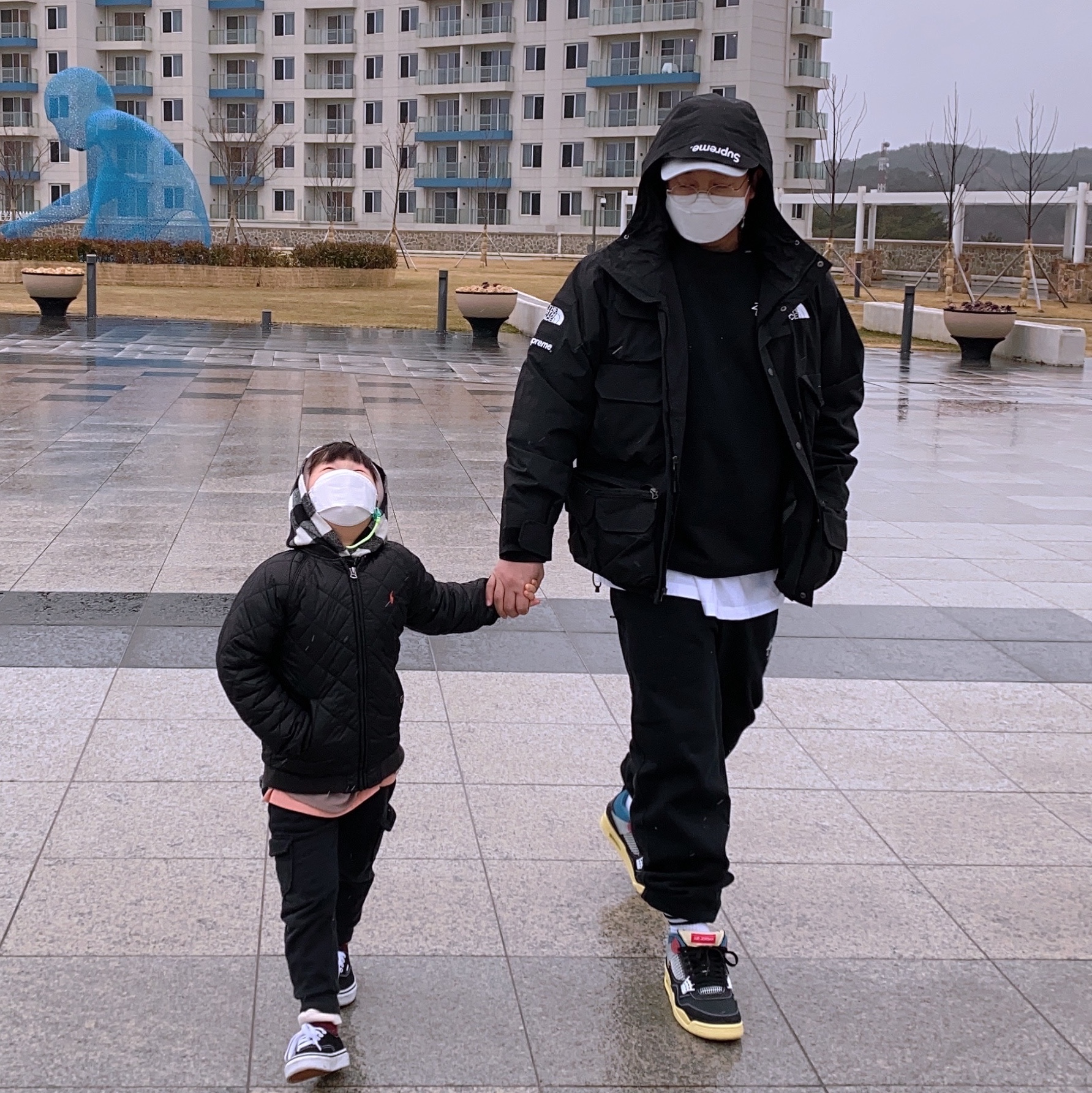 Jordan 4 x Union Retro Off Noir, Nike x Stussy NRG ZR Fleece Crewneck Black - US/EU 착용 스타일
