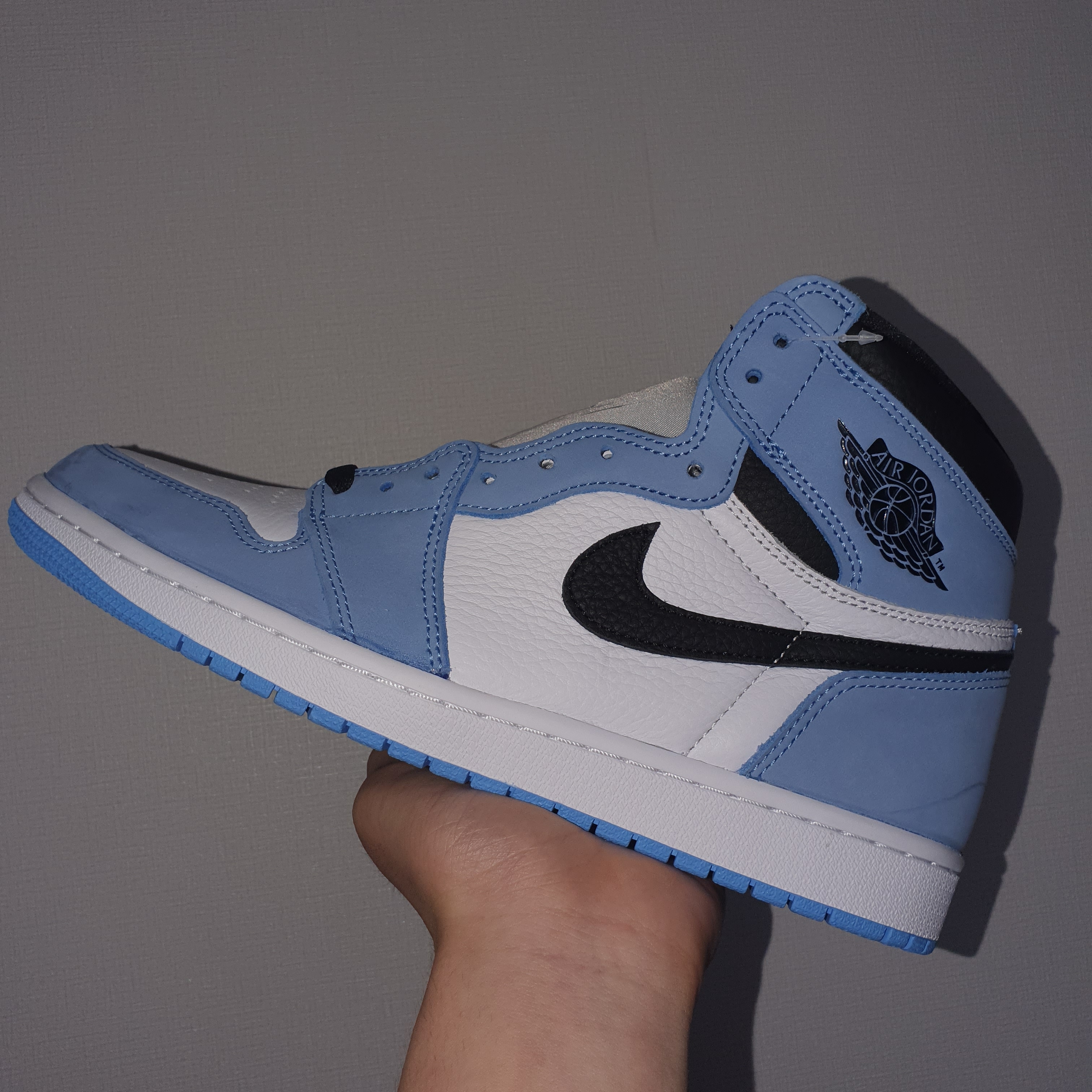 Jordan 1 Retro High OG University Blue 착용 스타일 - 1