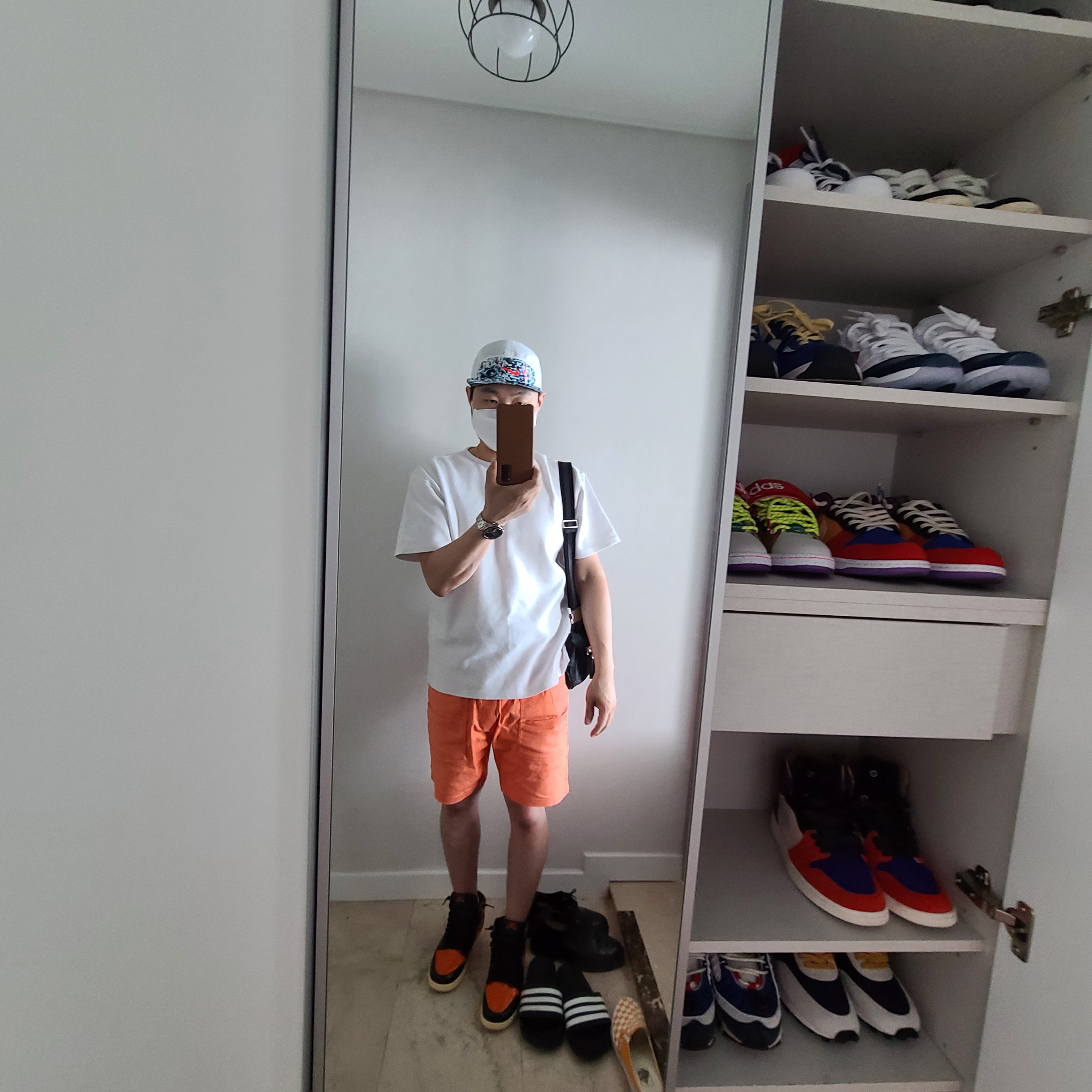 (GS) Jordan 1 Retro High OG Shattered Backboard 3.0, Nike Dunk Low SP Retro Viotech 2019 착용 스타일