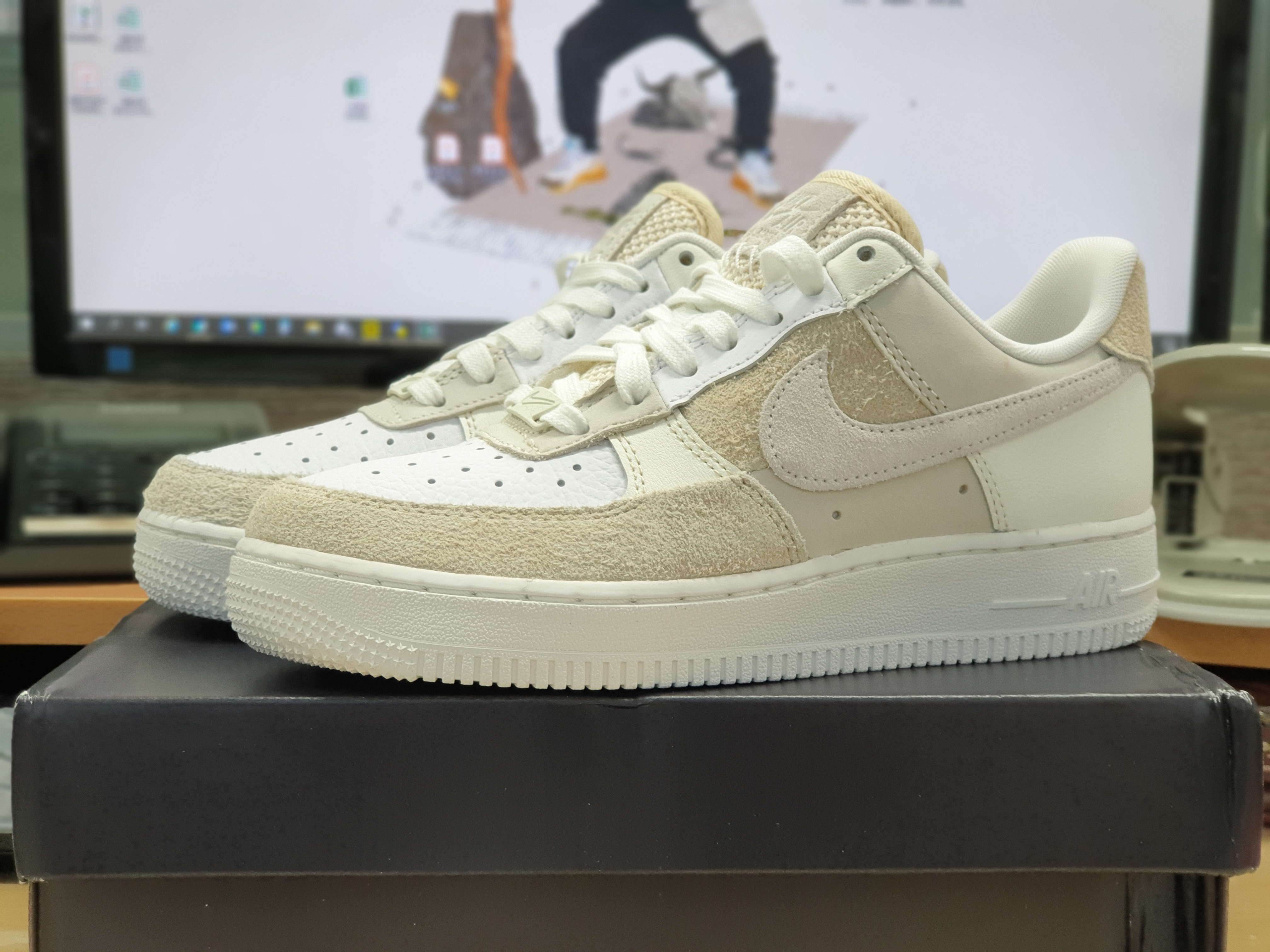 (W) Nike Air Force 1 '07 Coconut Milk, Jordan 6 Retro Carmine 2021 착용 스타일