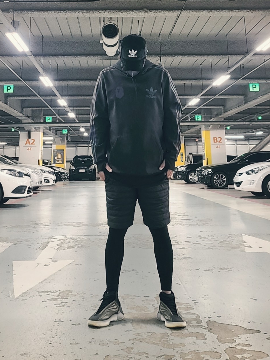 Adidas Yeezy QNTM Barium 착용 스타일