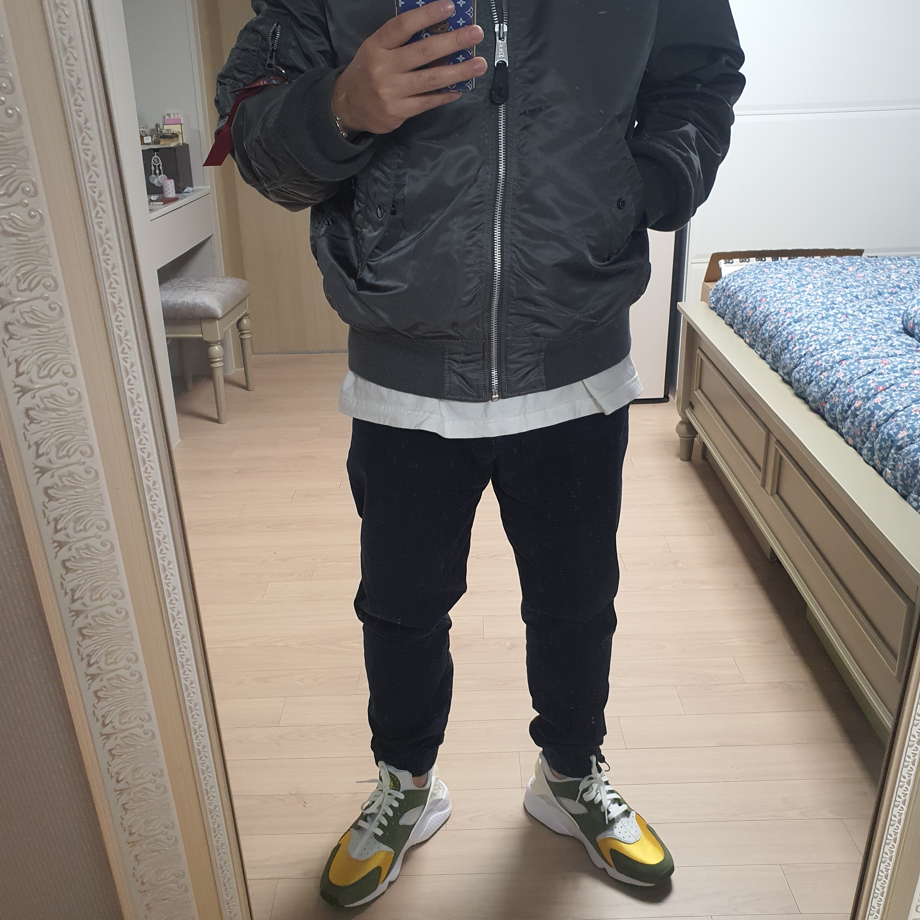 Nike x Stussy Air Huarache LE Dark Olive 착용 스타일