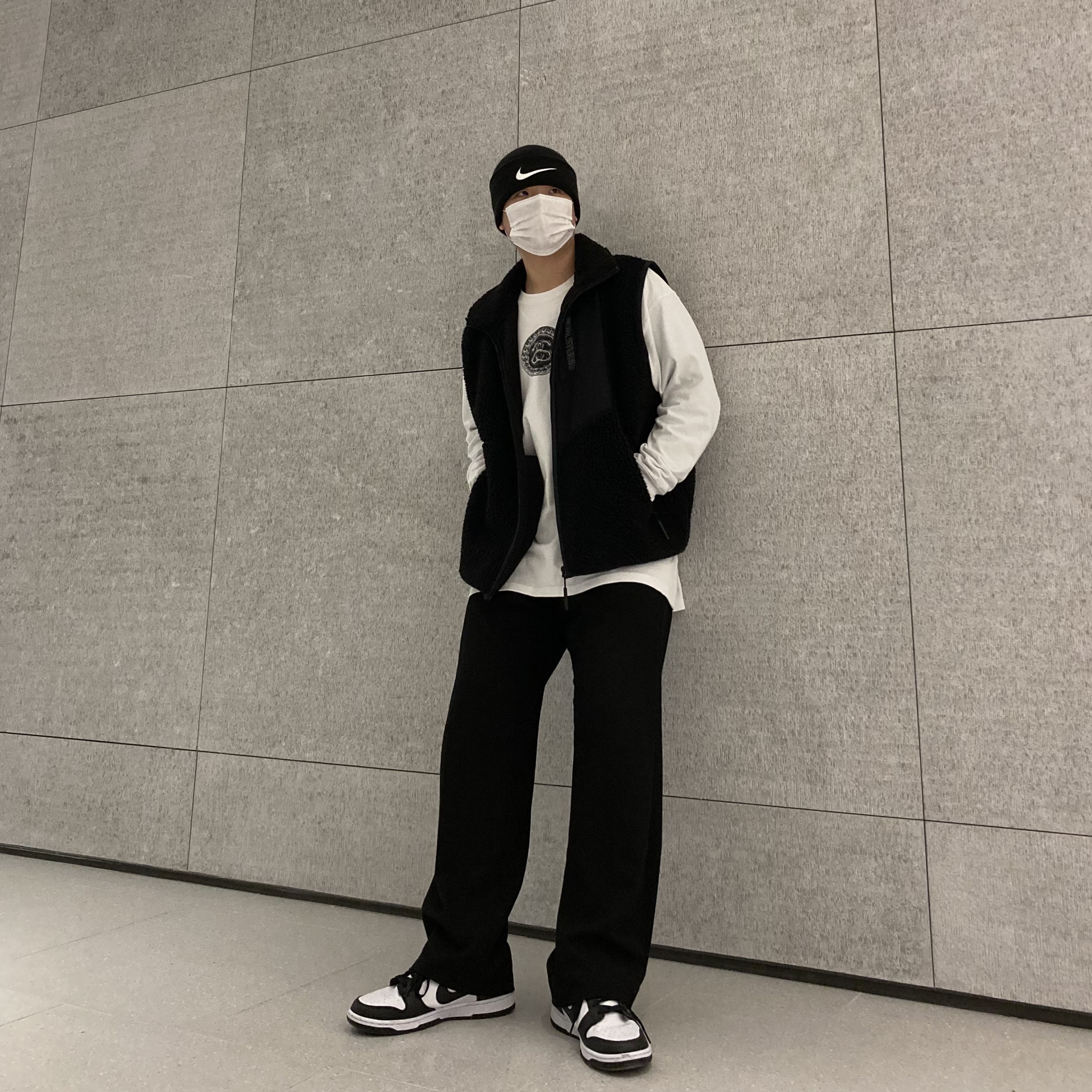 Nike x Stussy Cuff Beanie Black, Nike x Stussy Big Swoosh LS T-Shirt White - US/EU 착용 스타일