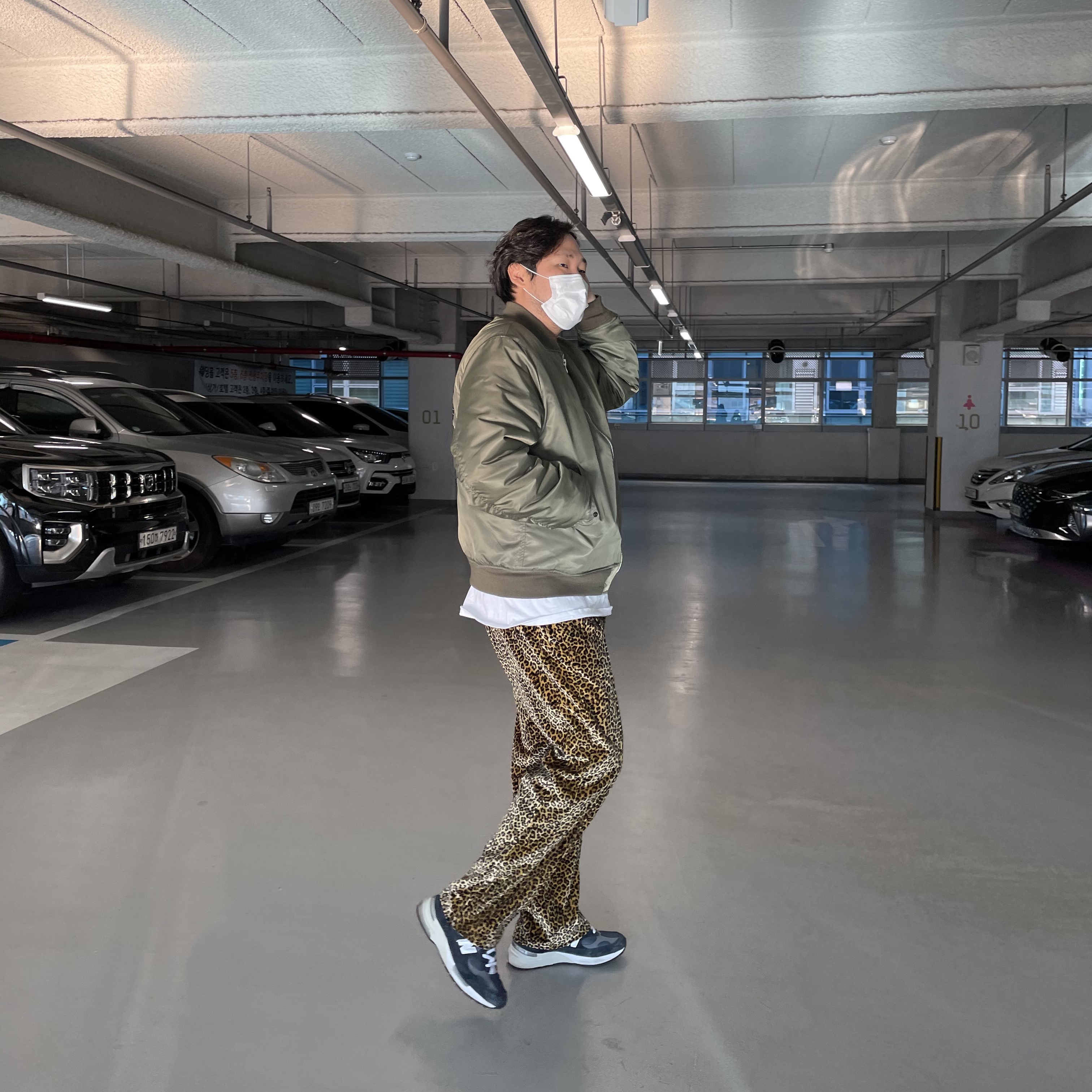 Stussy x CDG MA-1 Jacket Olive, (W) New Balance 993 Made in USA Navy - B Standard 착용 스타일