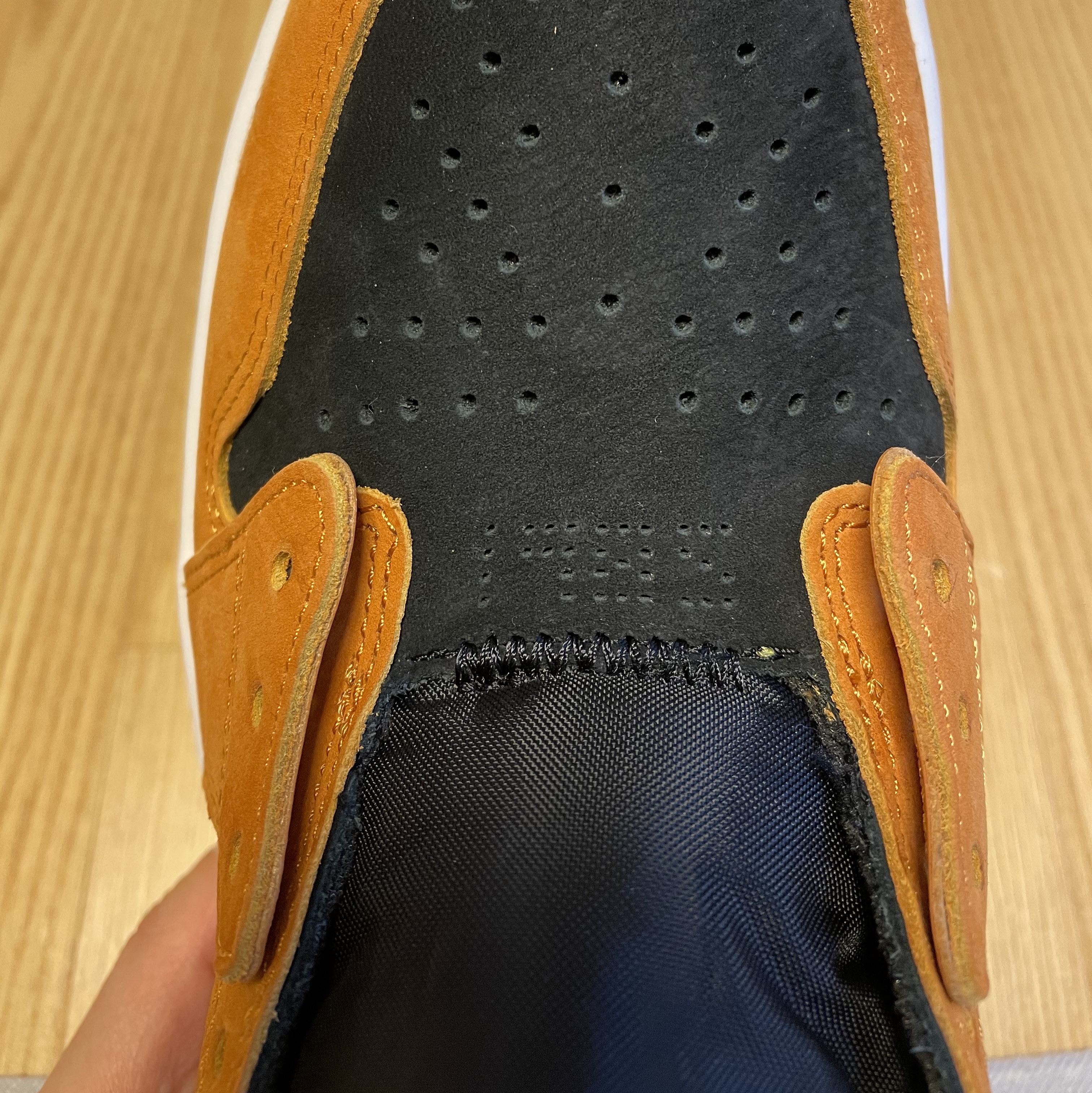 Jordan 1 Zoom Air CMFT Monarch Orange 착용 스타일 - 2