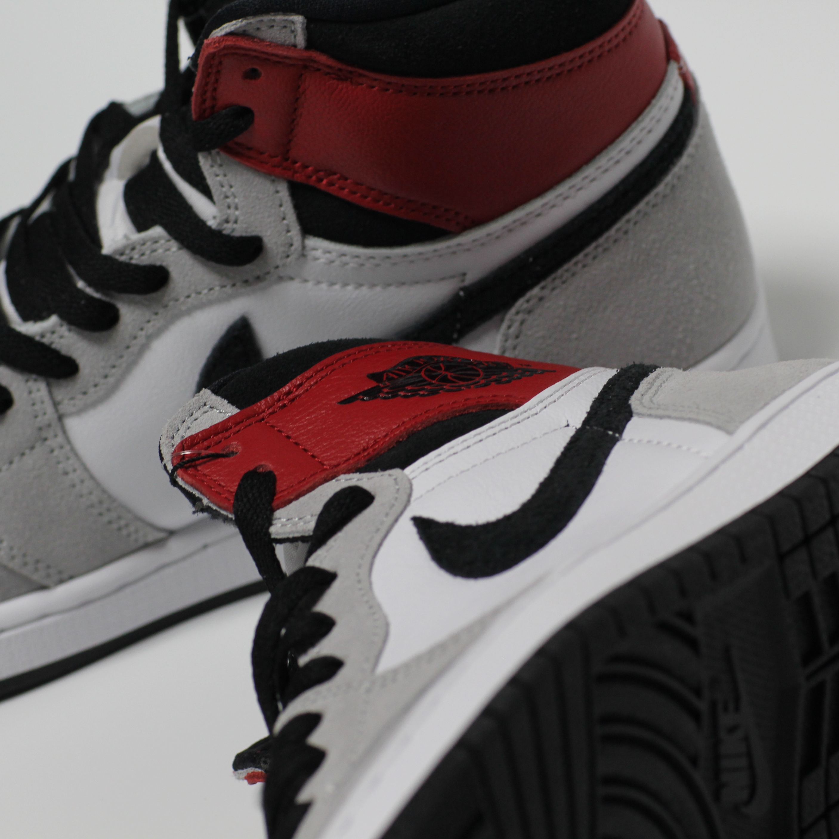 Jordan 1 Retro High OG Light Smoke Grey 착용 스타일 - 1