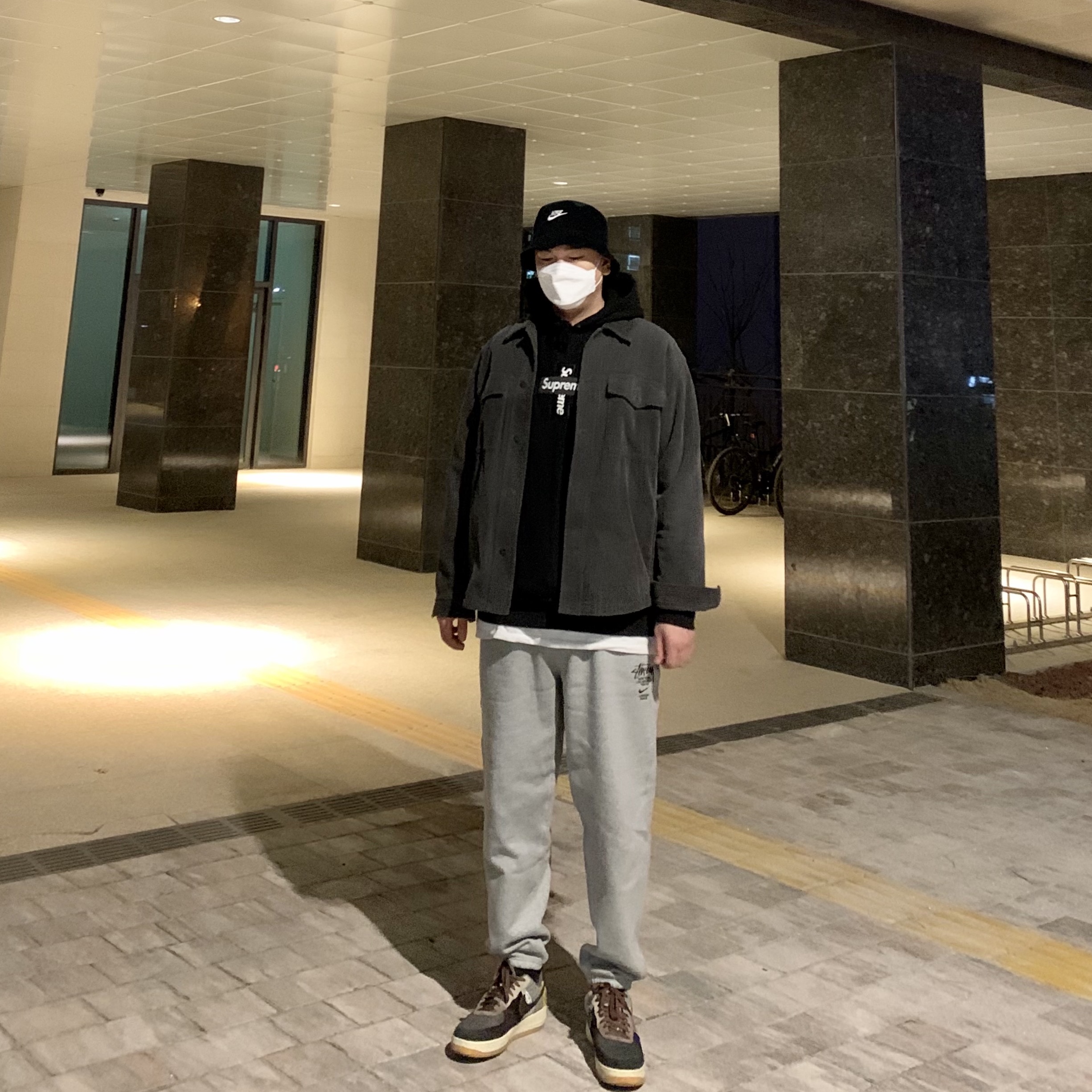 Nike Futura Corduroy Bucket Black, Supreme Cross Box Logo Hooded Sweatshirt Black - 20FW 착용 스타일