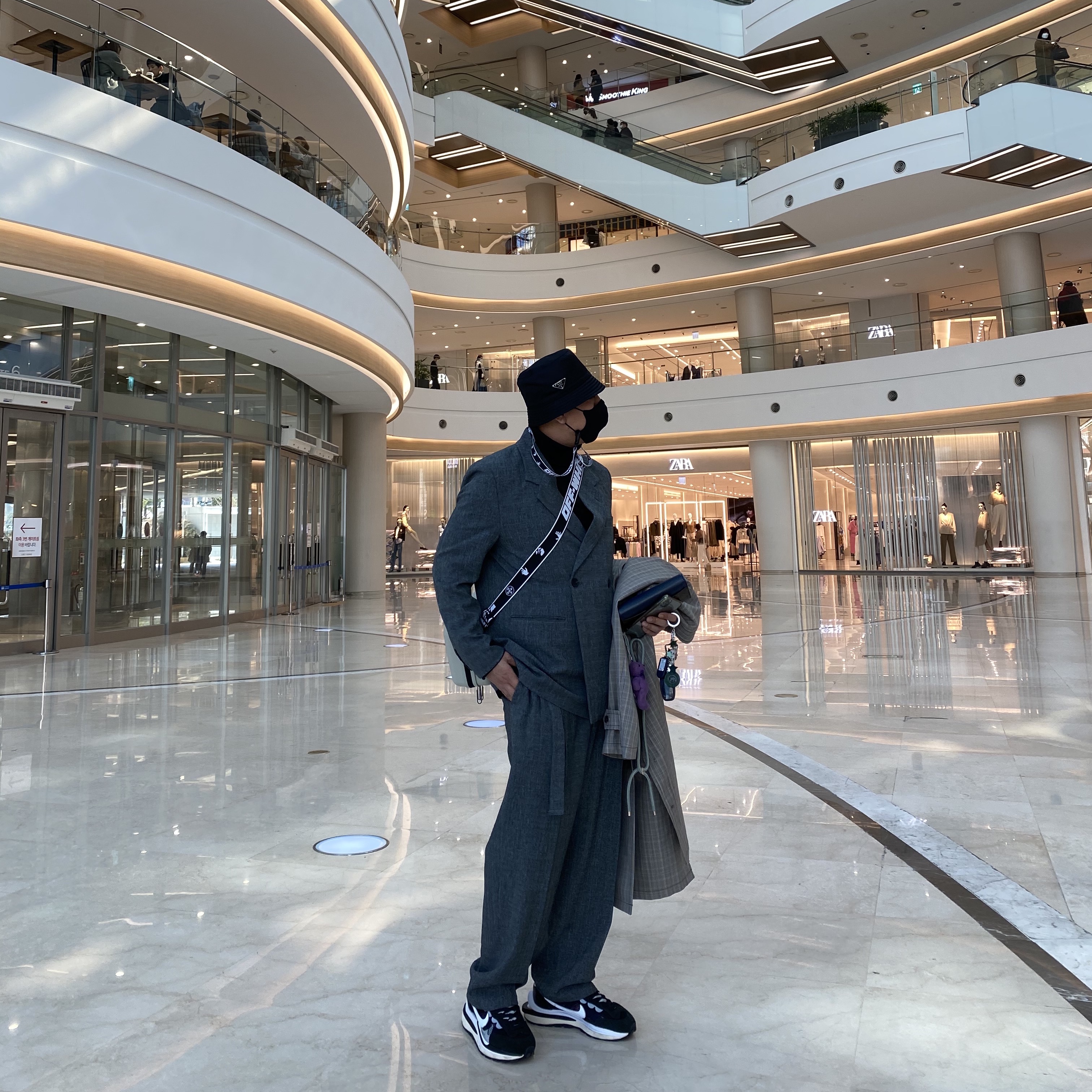 Nike x Sacai VaporWaffle Black White, Off-White x Amore Pacific Protection Box (Without Cosmetics) 착용 스타일