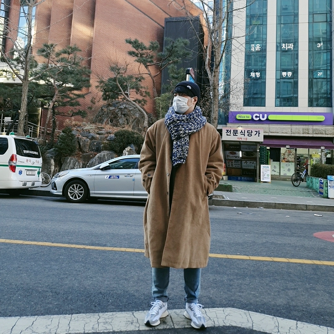 New Balance 327 Grey 착용 스타일