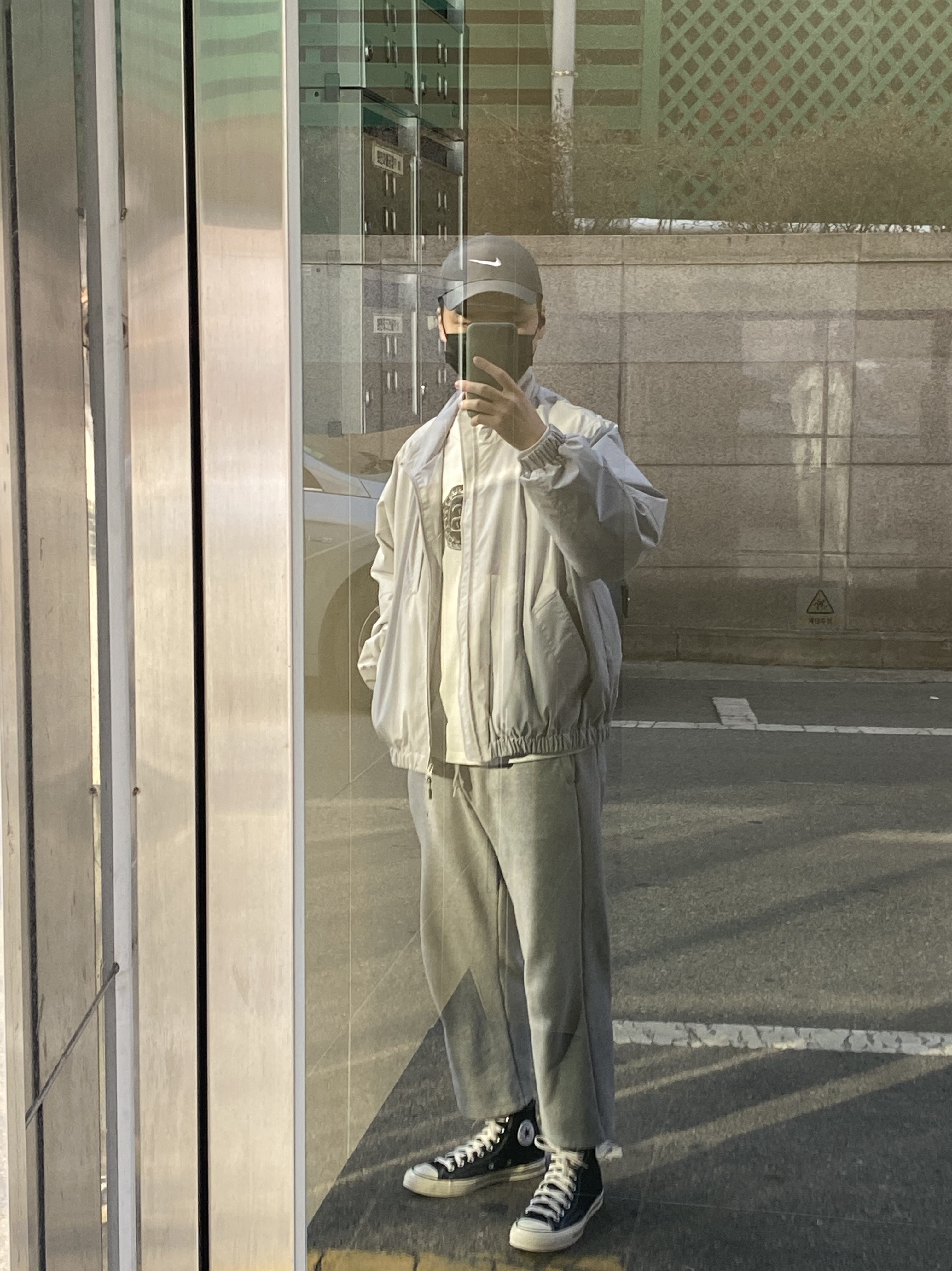Converse Chuck 70 Hi Black, Nike x Stussy Big Swoosh LS T-Shirt White - Asia 착용 스타일