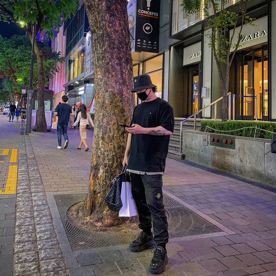Balenciaga Triple S Sneakers Black 2020 착용 스타일