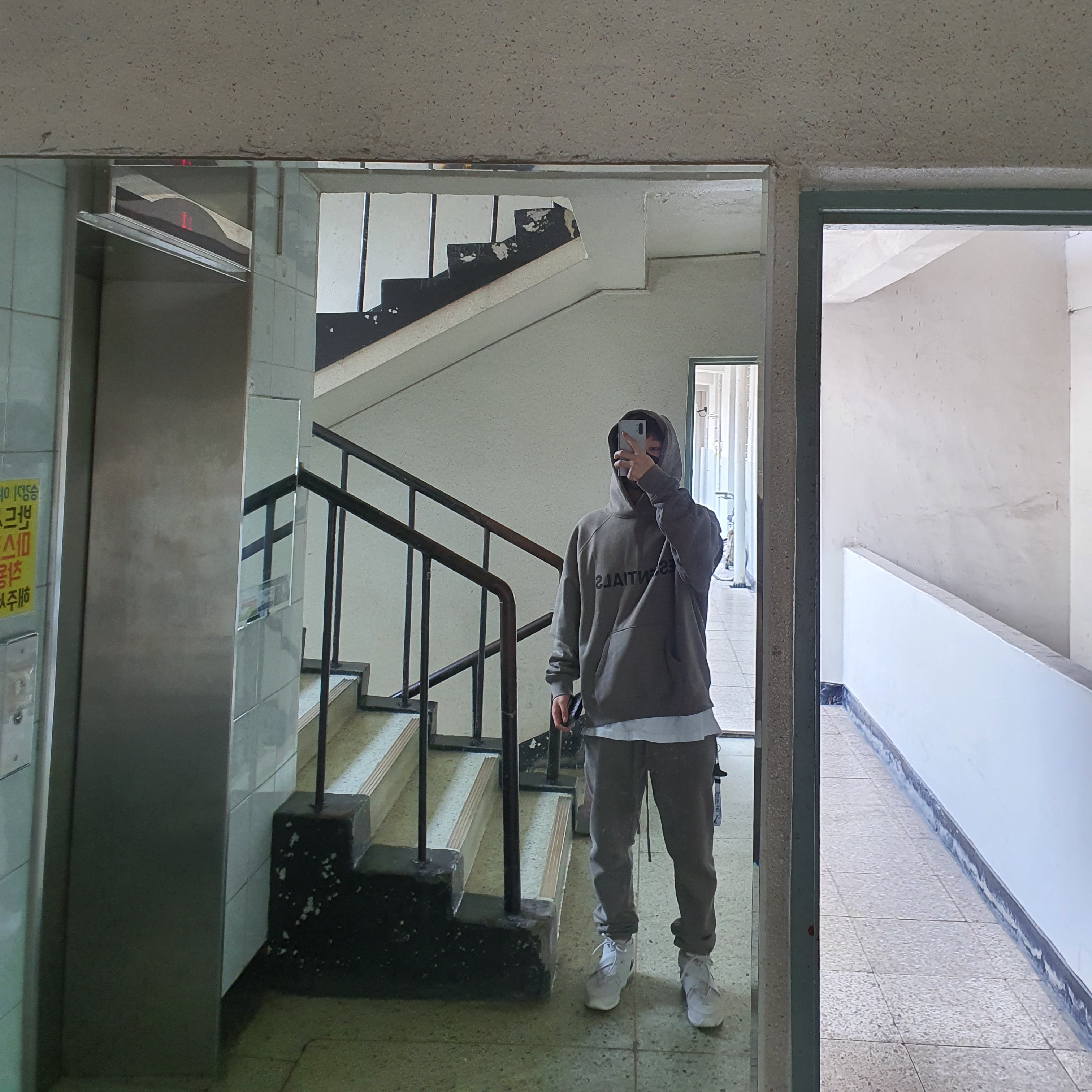 Essentials 3D Silicon Applique Pullover Hoodie Cement - 20FW, Essentials Sweatpants Cement - 20FW 착용 스타일 - 1