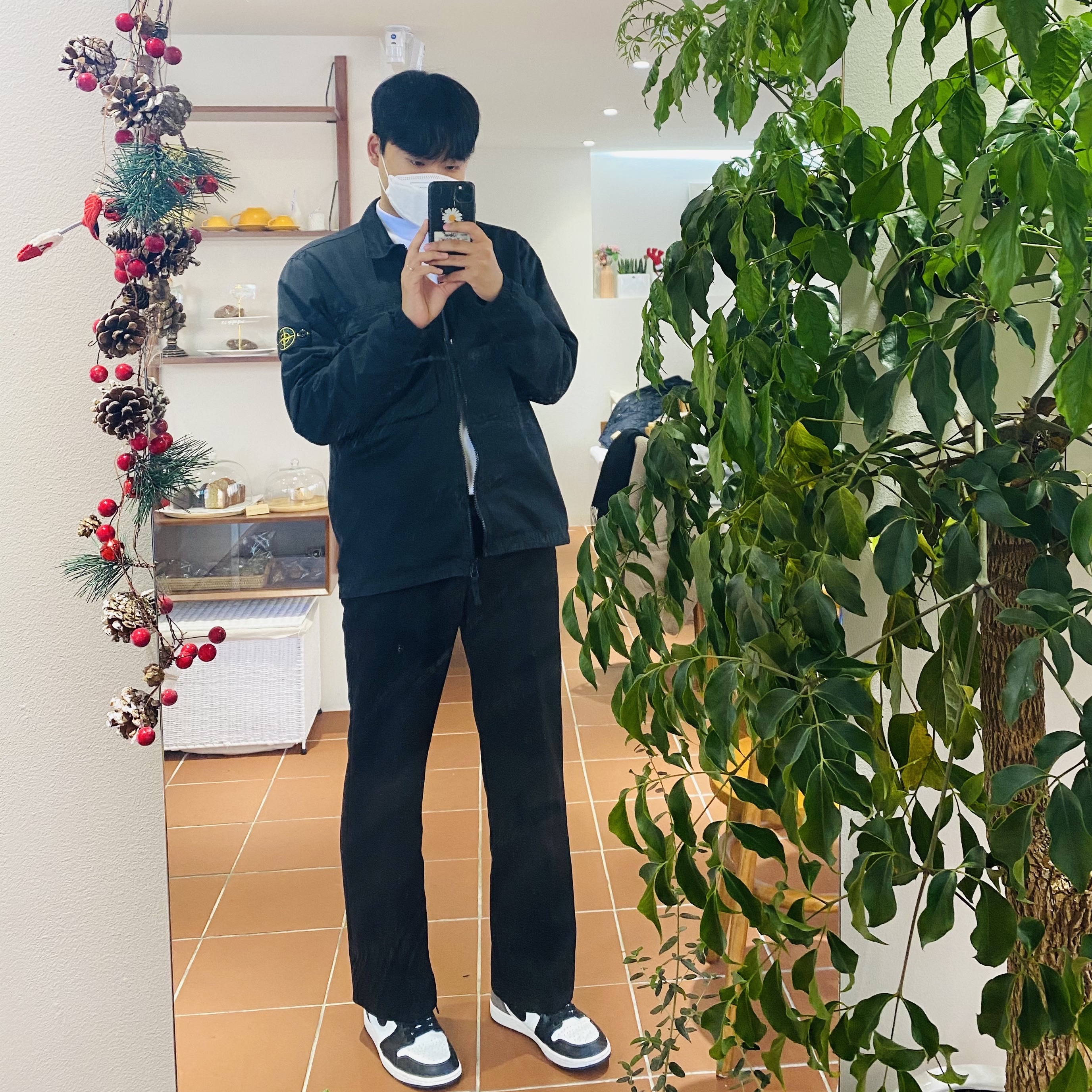 Jordan 1 Retro High OG Black Mocha 착용 스타일