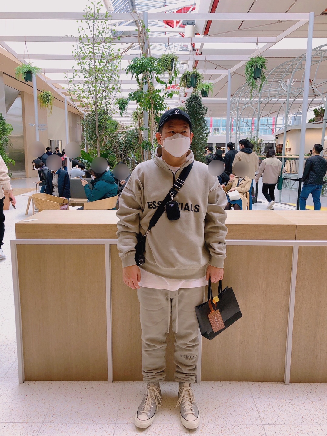 Essentials Sweatpants Olive/Khaki - 20FW, Converse x Fear of God Essentials Chuck 70 Hi Grey 착용 스타일 - 2
