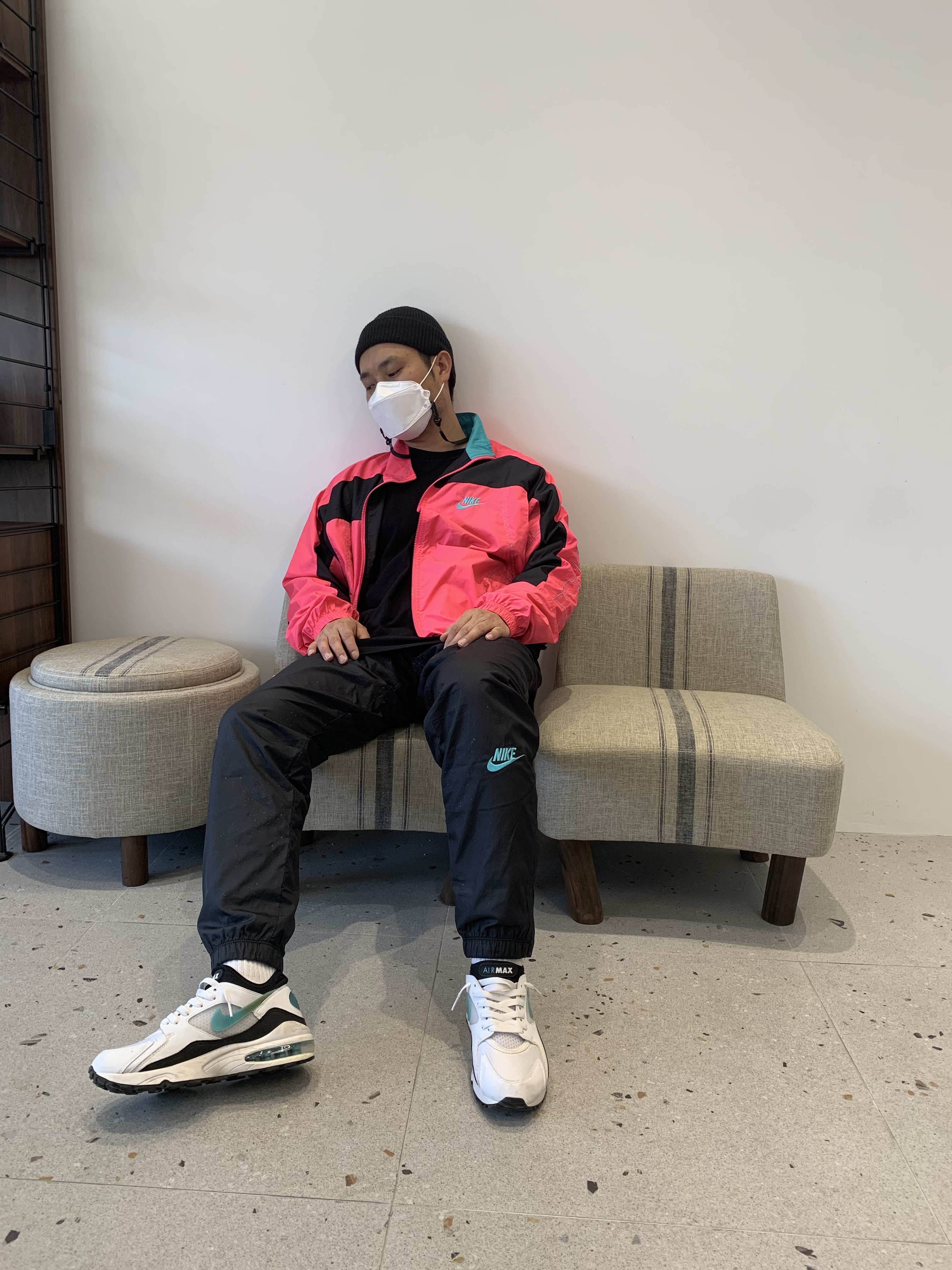 Nike Air Max 93 Menthol 2018, Nike x Atmos NRG Vintage PTHWK Track Pants Black 착용 스타일