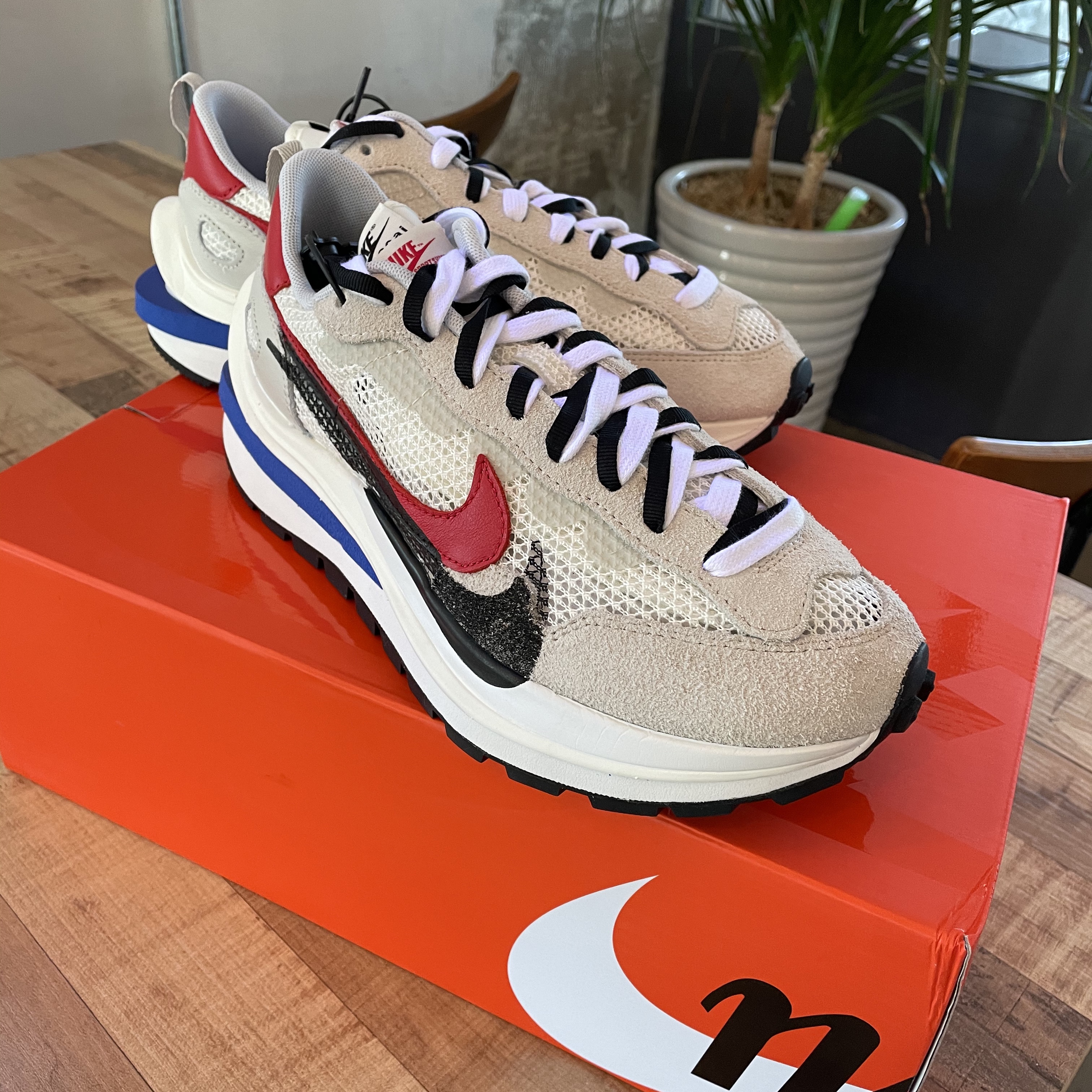 Nike x Sacai VaporWaffle Royal Fuchsia 착용 스타일