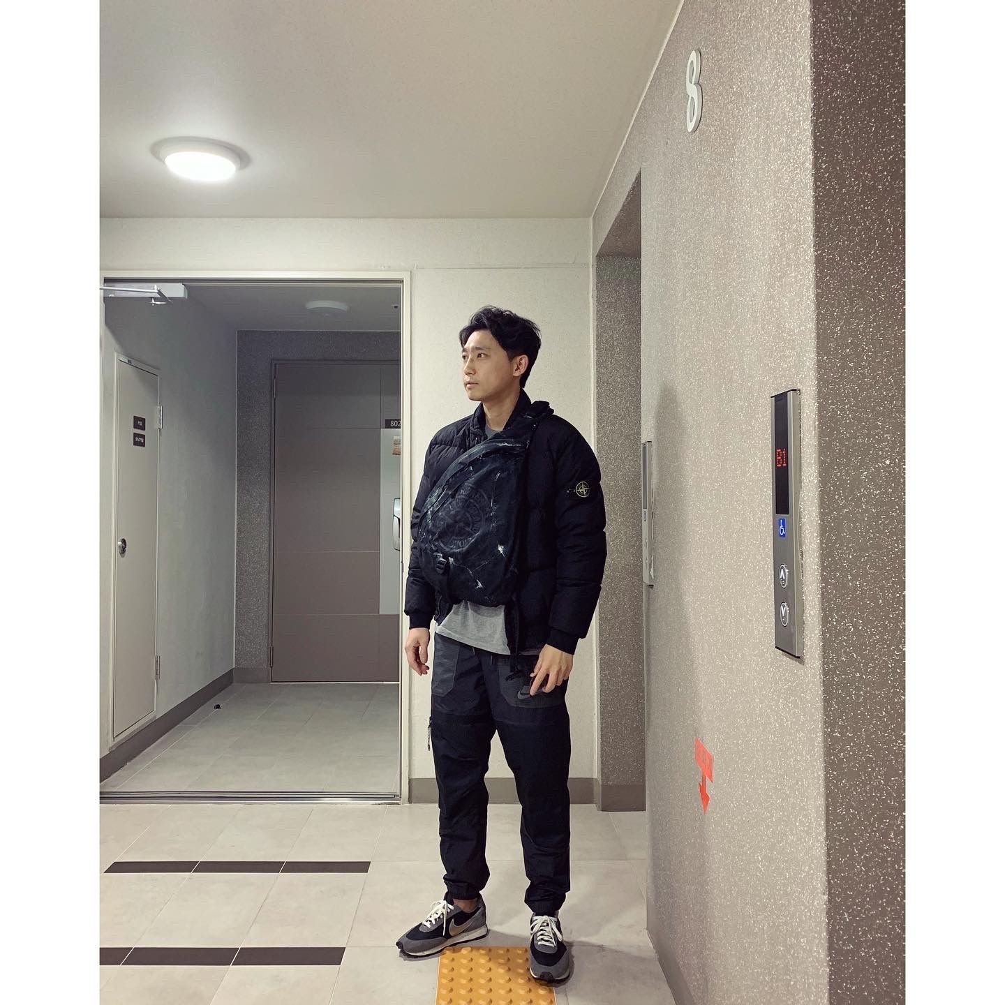 Supreme x Stone Island Painted Camo Nylon Shoulder Bag Black - 20FW, Nike Daybreak SP Black Metallic Silver 착용 스타일