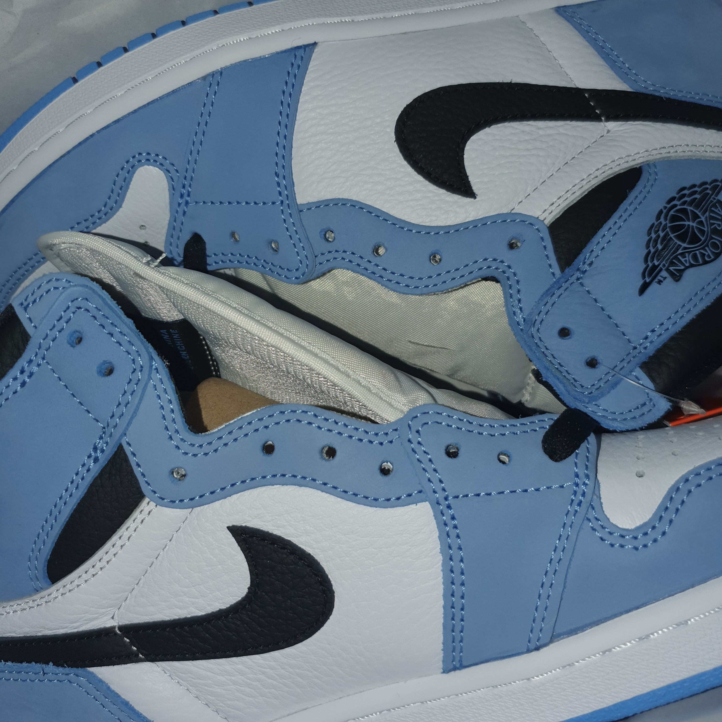 Jordan 1 Retro High OG University Blue 착용 스타일 - 2