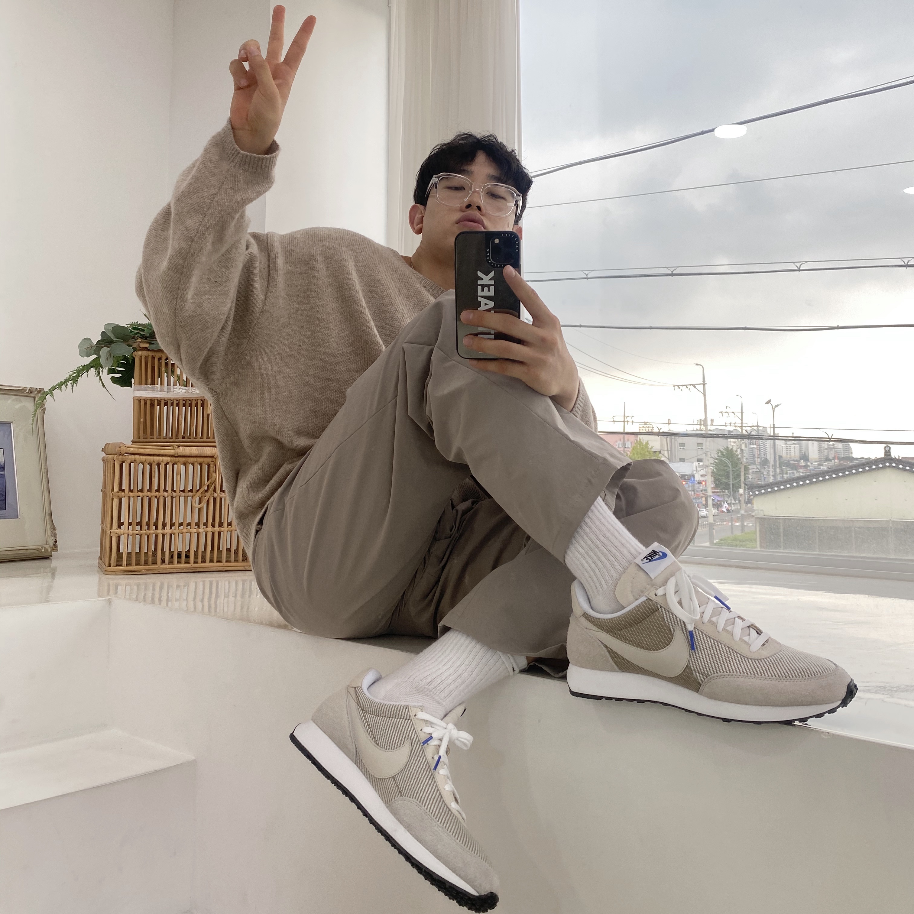 Jordan 1 Mid Light Smoke Grey, Nike Air Tailwind 79 SE Khaki 착용 스타일 - 2