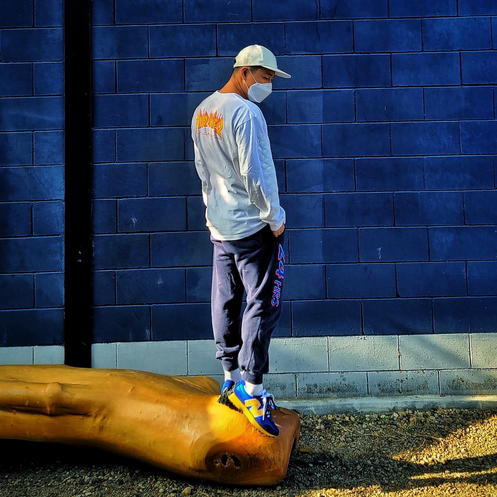 New Balance 327 Blue Orange 착용 스타일