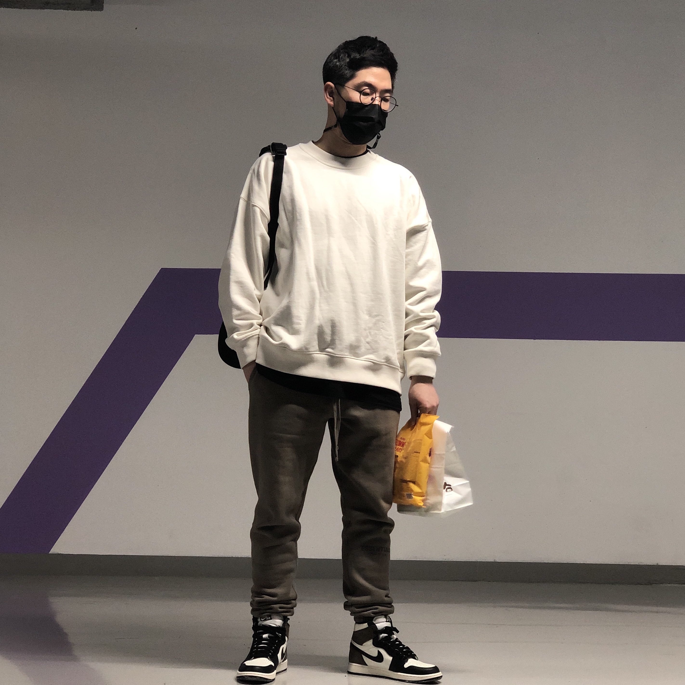 Essentials Sweatpants Taupe - 20FW, Jordan 1 Retro High OG Black Mocha 착용 스타일