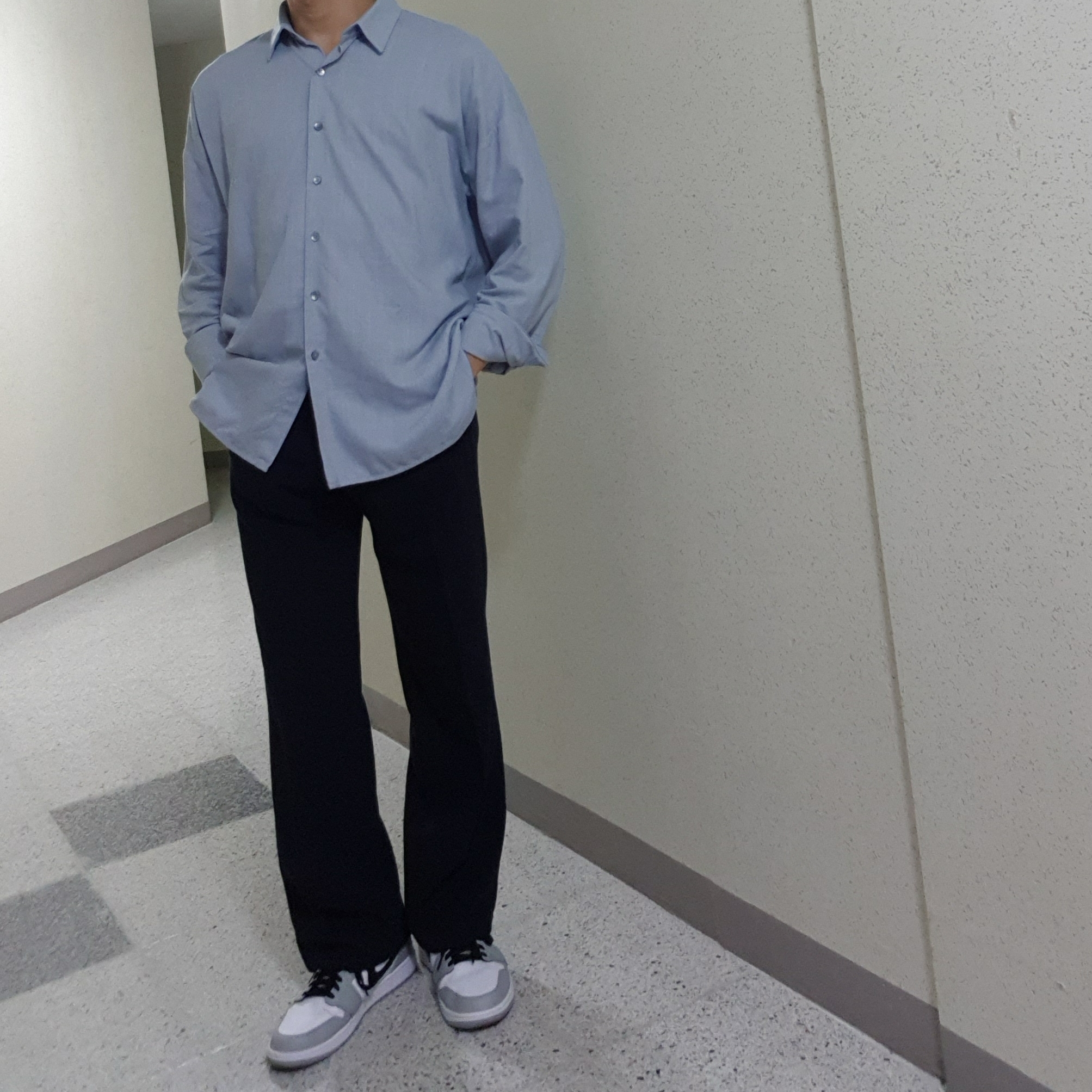 Jordan 1 Mid Light Smoke Grey 착용 스타일 - 2