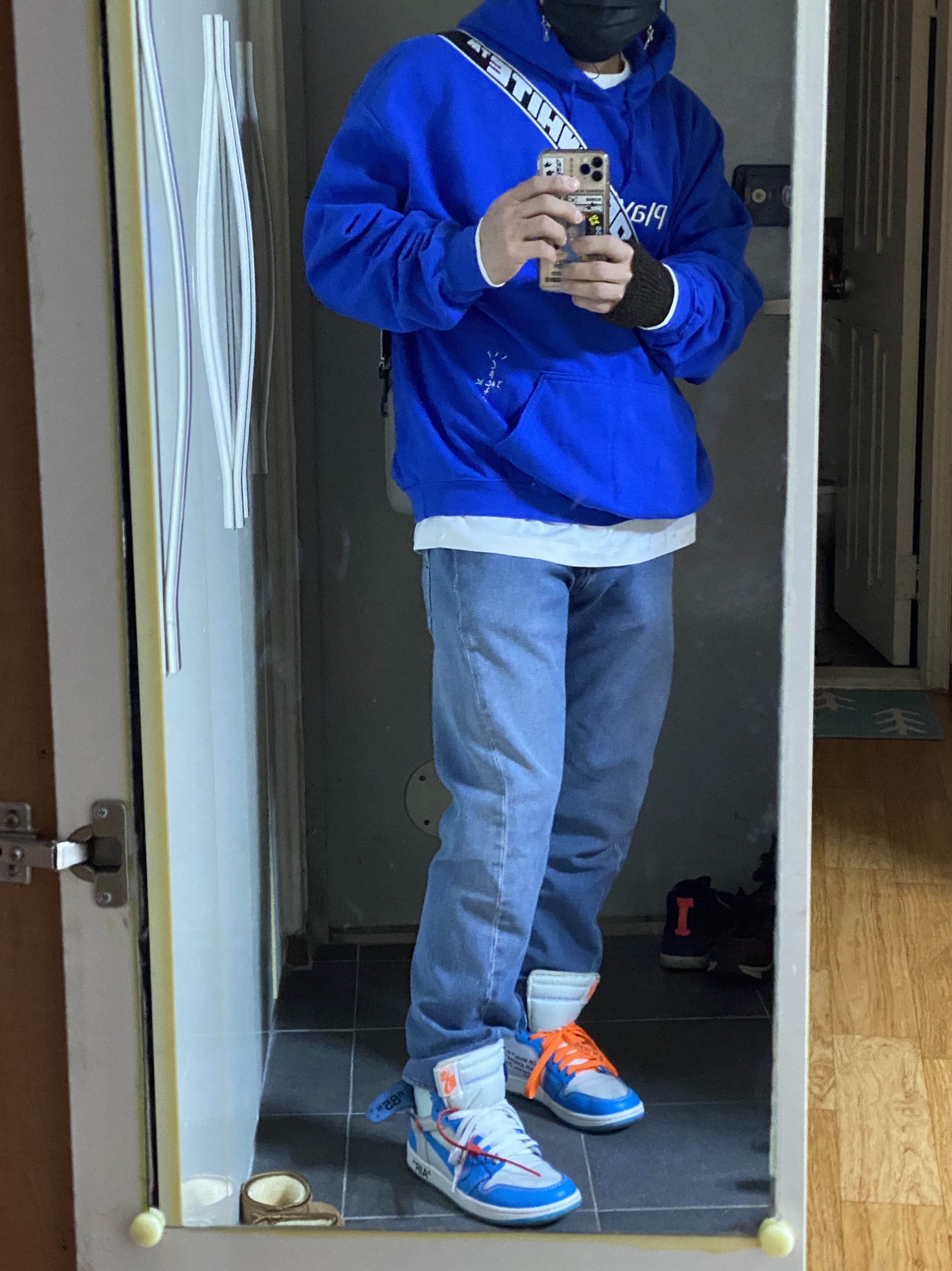 Jordan 1 x Off-White Retro High University Blue 착용 스타일