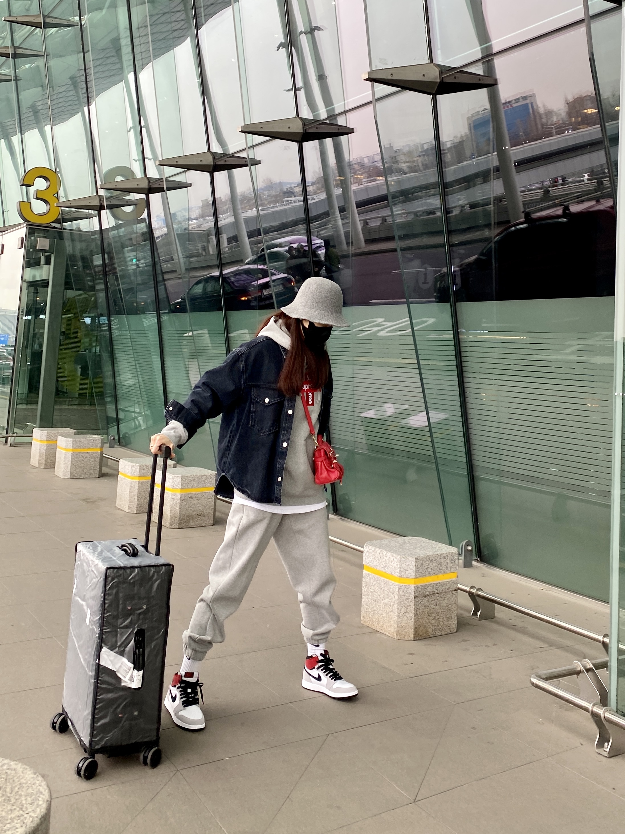 Jordan 1 Retro High OG Light Smoke Grey, Supreme Cross Box Logo Hooded Sweatshirt Heather Grey - 20FW 착용 스타일 - 1