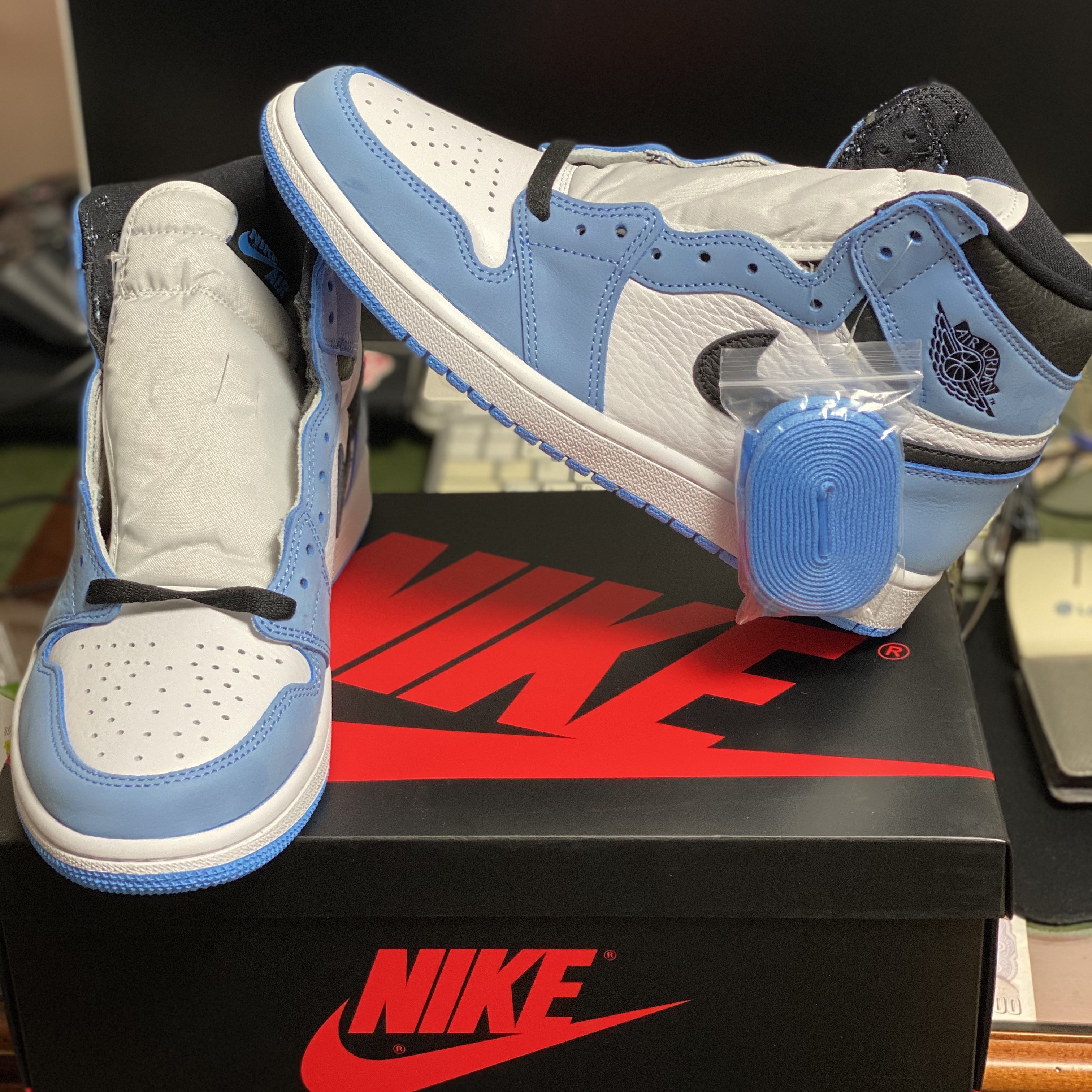 Jordan 1 Retro High OG University Blue 착용 스타일 - 1