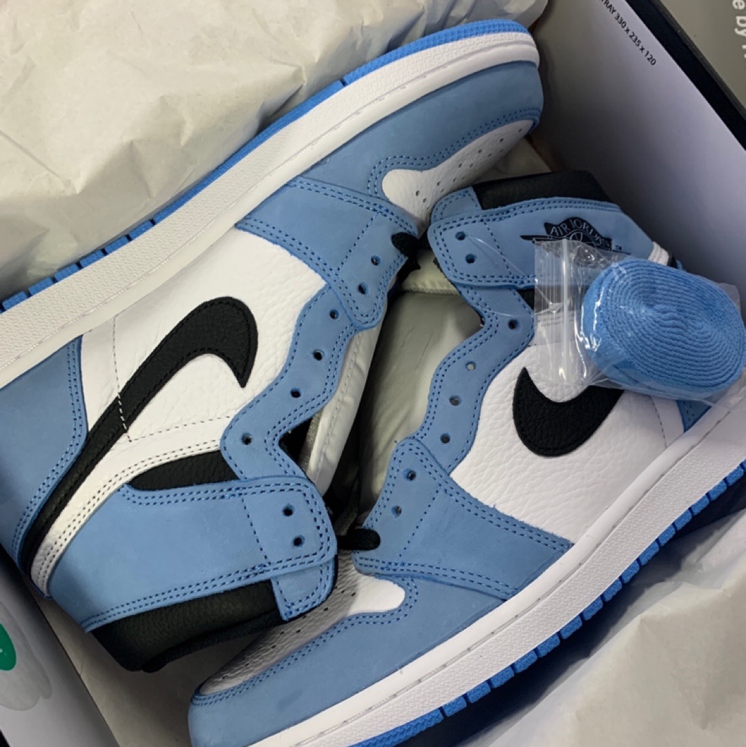 Jordan 1 Retro High OG University Blue 착용 스타일 - 1